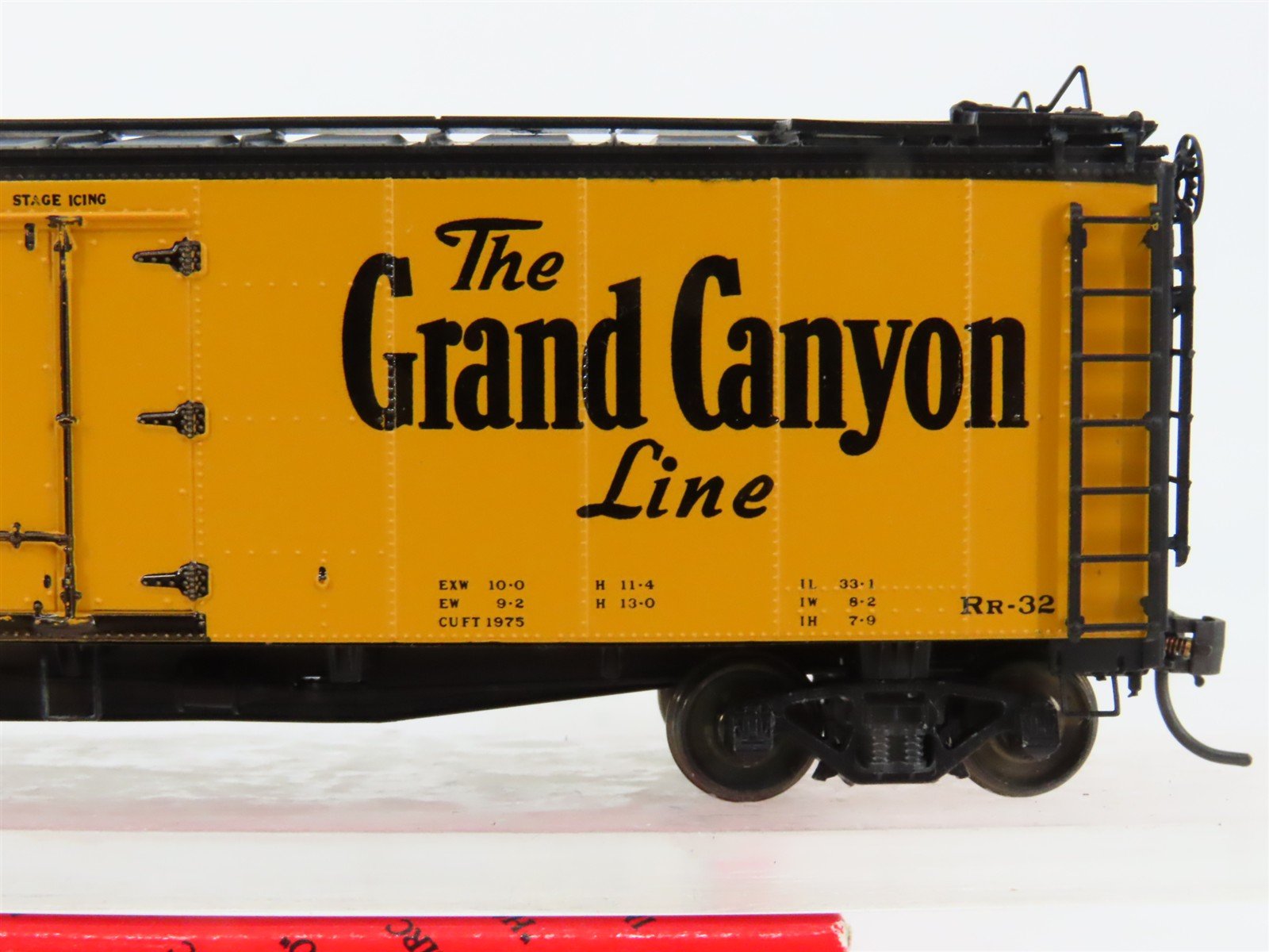HO Scale InterMountain 46114-14 SFRD Santa Fe Reefer 35515 RTR