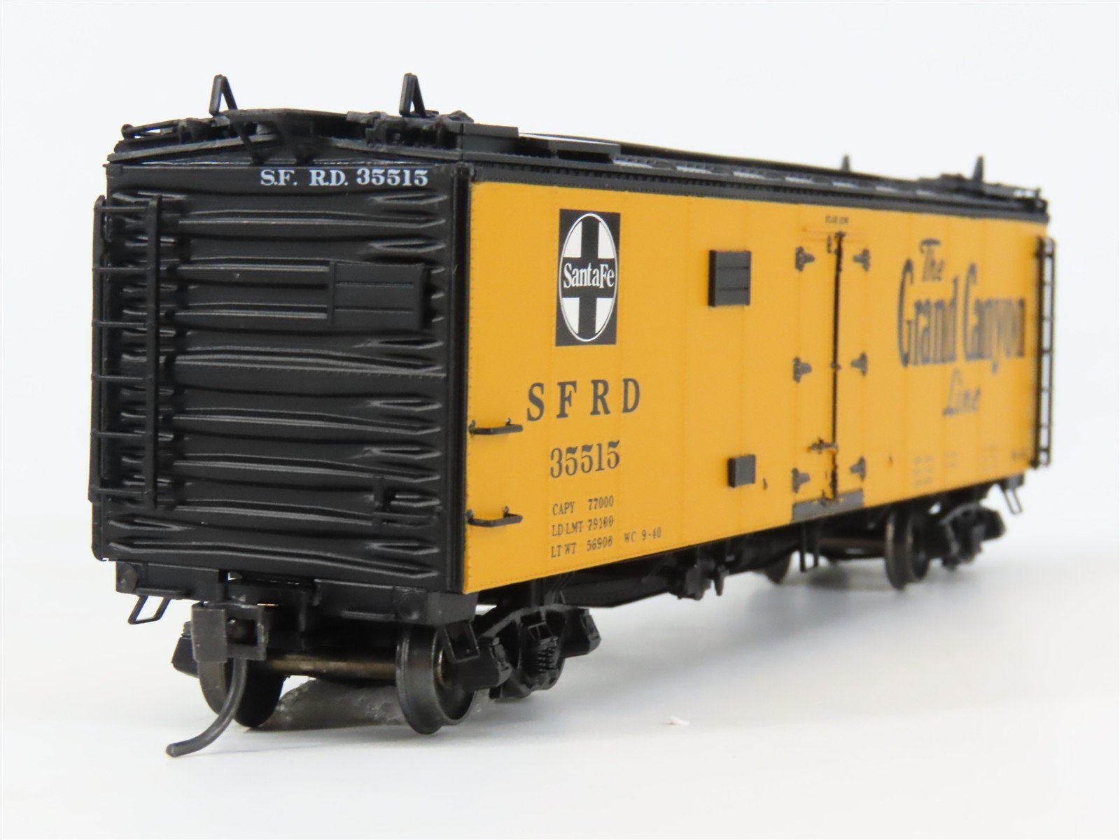 HO Scale InterMountain 46114-14 SFRD Santa Fe Reefer 35515 RTR