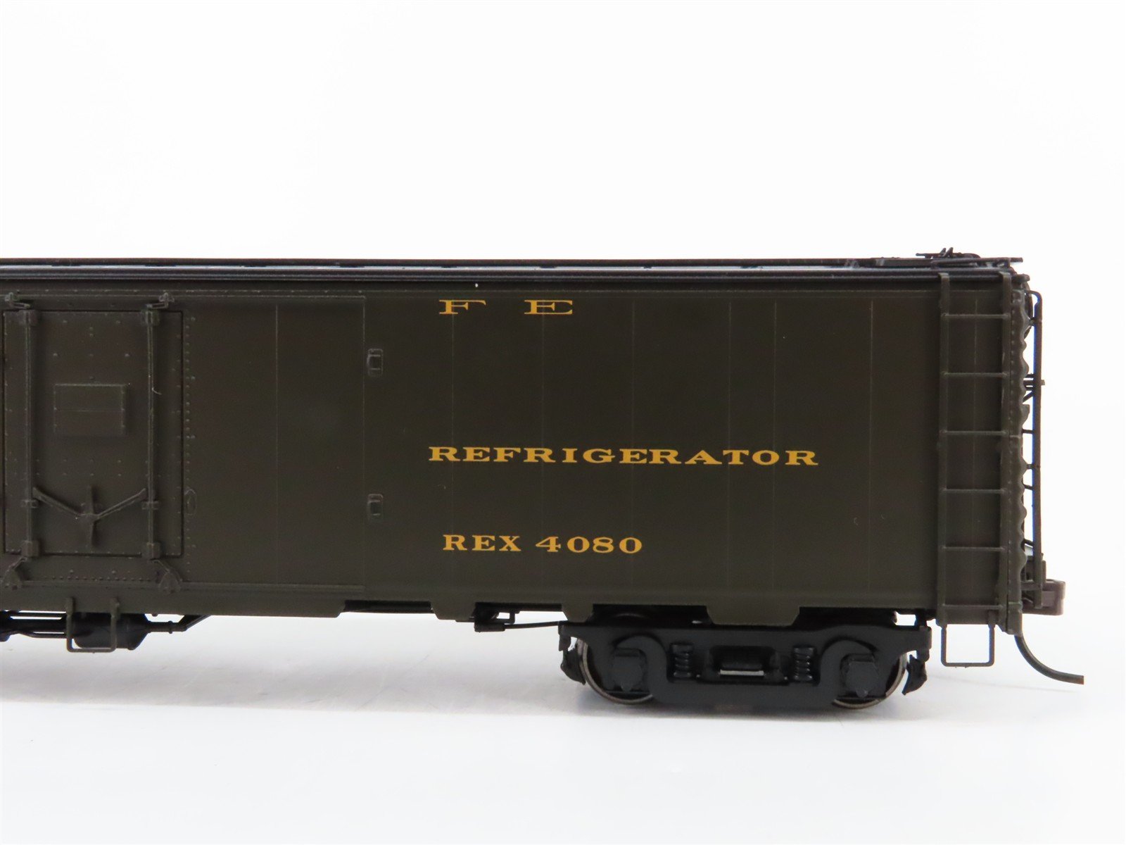 HO Scale Atlas 20003403 REX Santa Fe Express Reefer 4080 RTR