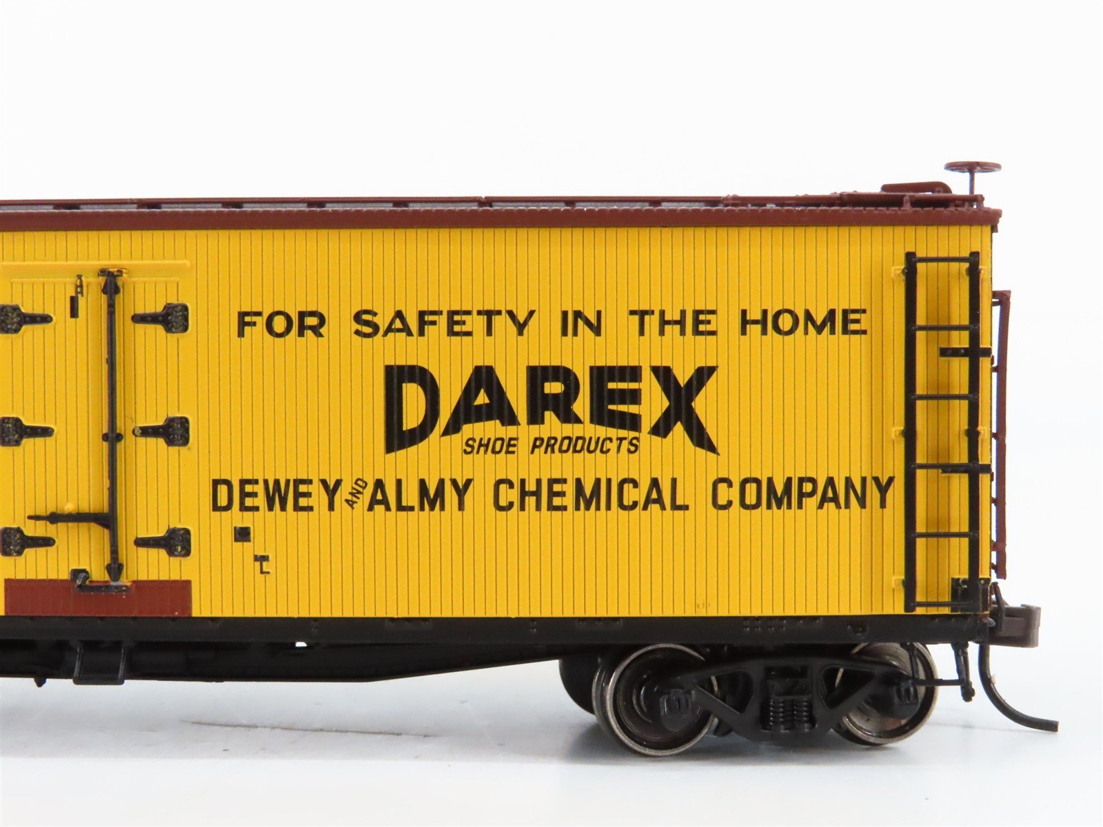 HO Scale Atlas 20001821 DAMX Dewey and Almy Chemical Co. 40' Reefer 100 RTR
