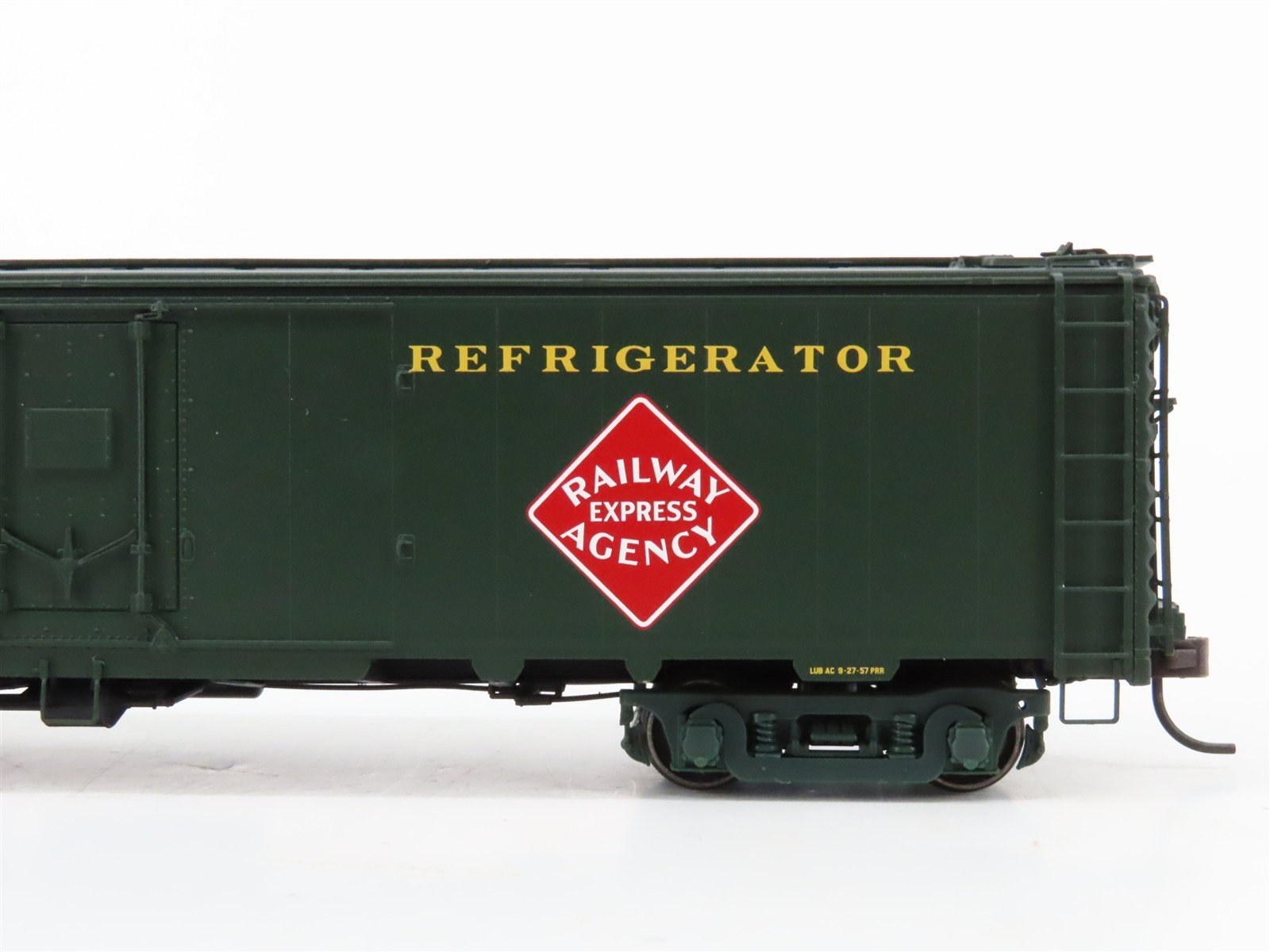 HO Scale Atlas 20001966 REX Railway Express Agency Reefer 6154 RTR
