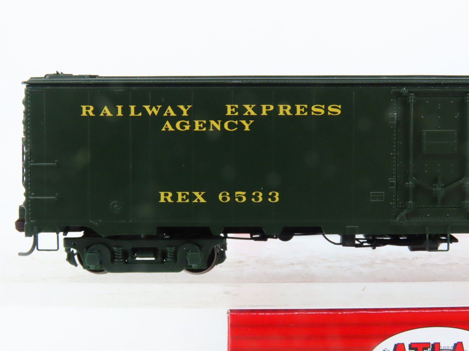 HO Scale Atlas 20003397 REX Railway Express Agency ACF Express Reefer 6533 RTR