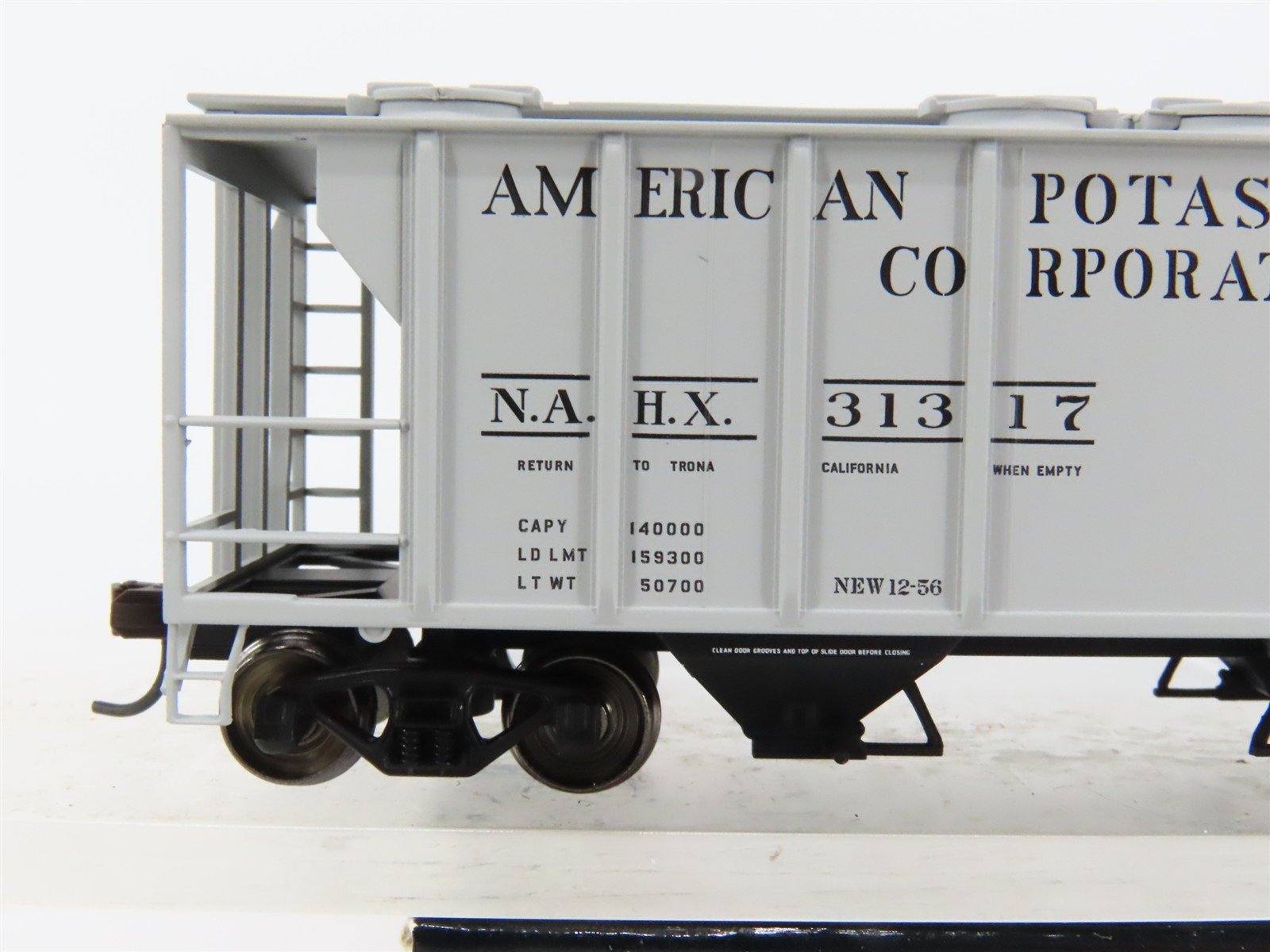 HO Scale Atlas 20003200 NAHX American Potash & Chemical PS-2 Covered Hopper RTR