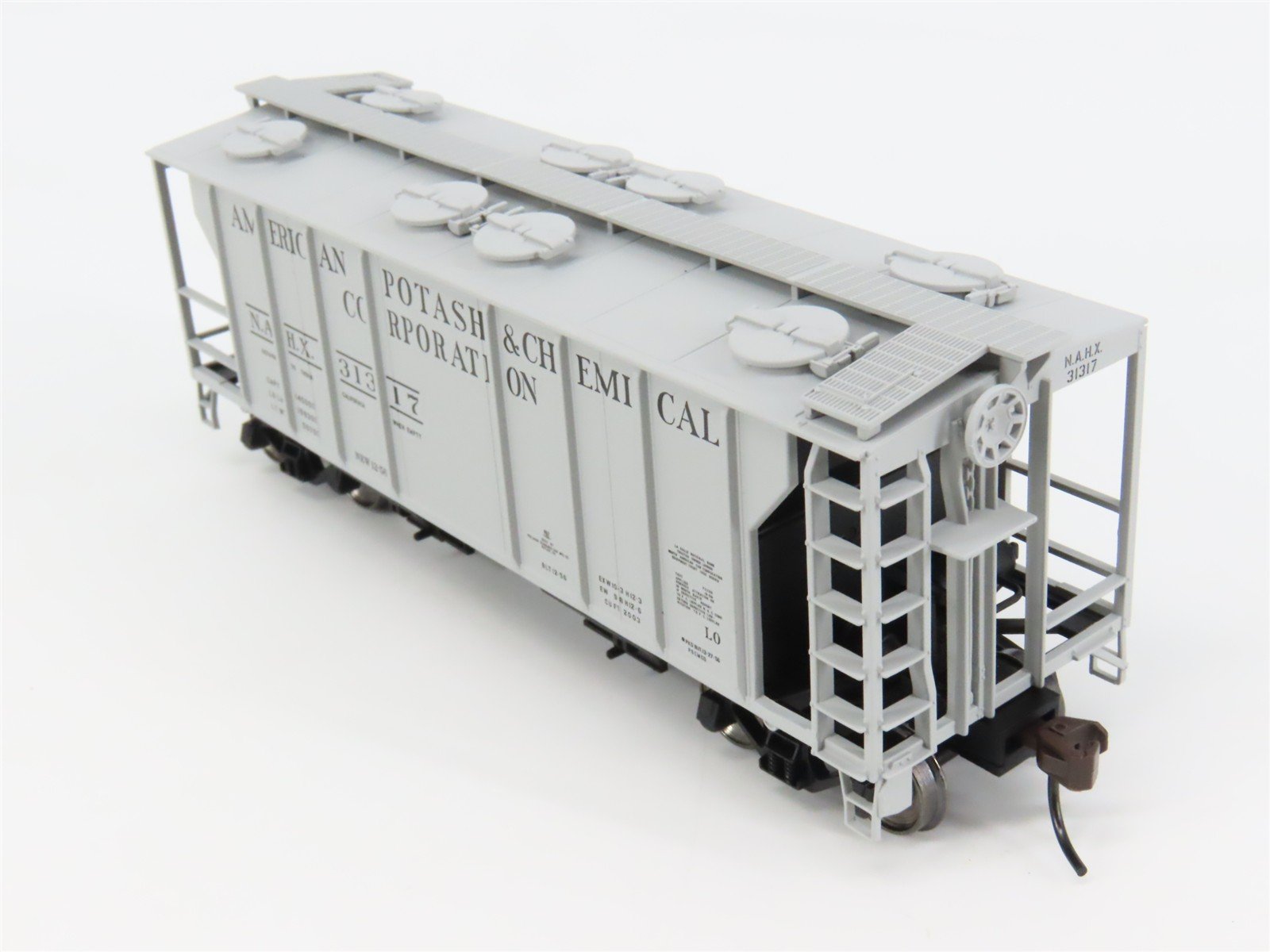 HO Scale Atlas 20003200 NAHX American Potash & Chemical PS-2 Covered Hopper RTR