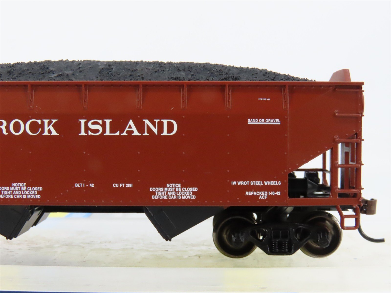 HO Scale Athearn 72684 RI Rock Island 34' 2-Bay Hopper 89461 RTR