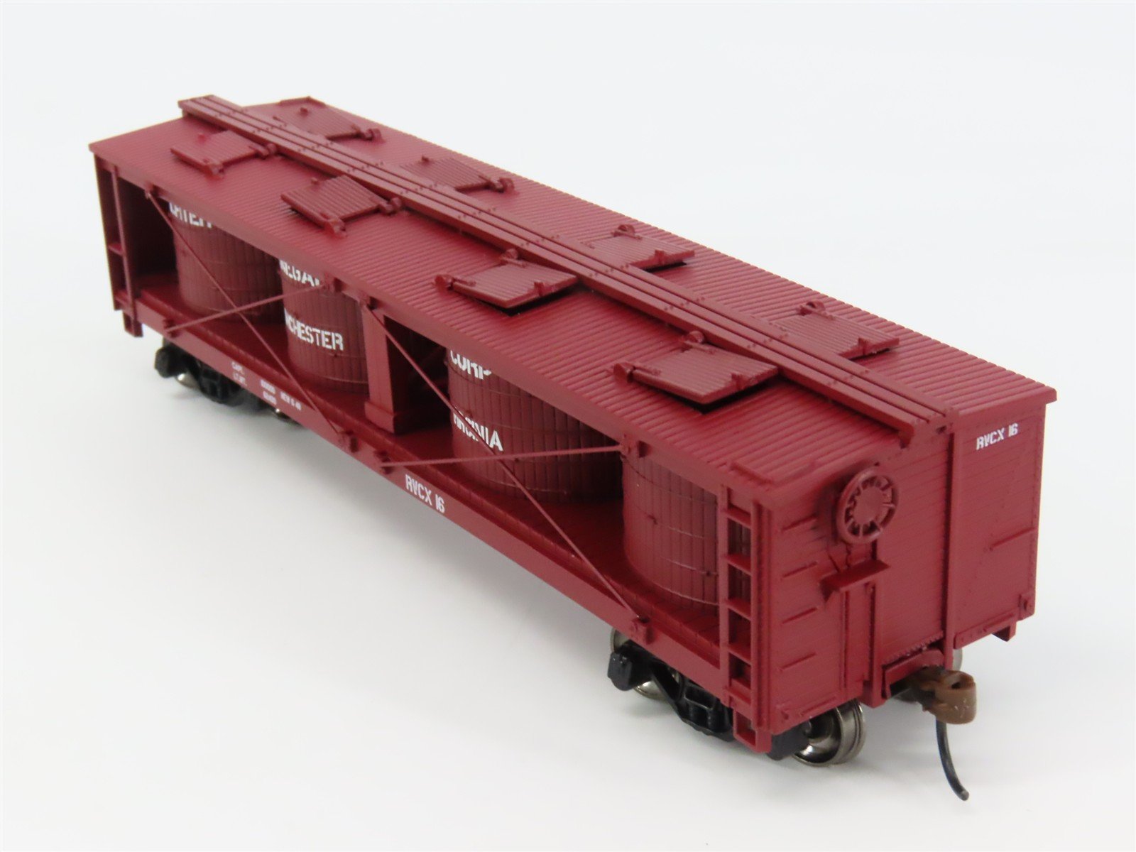 HO Scale Athearn ATH14592 RVCX Richter Vinegar 40' Pickle Car 16 RTR