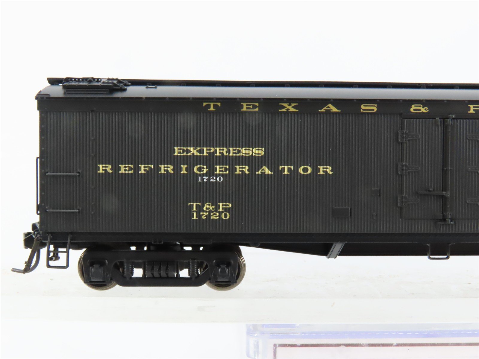 HO Scale Broadway Limited Imports 1870 T&P Texas & Pacific 53' Reefer 1720 RTR