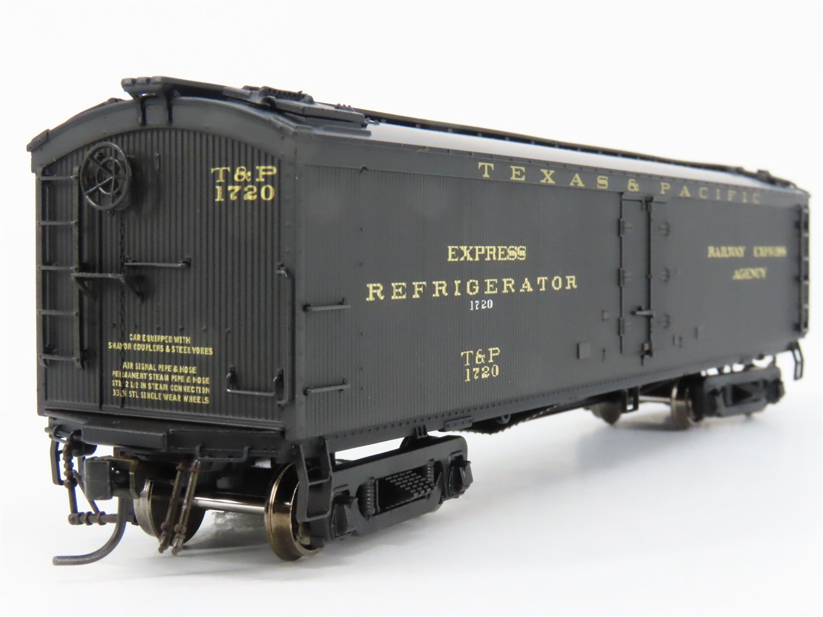 HO Scale Broadway Limited Imports 1870 T&P Texas & Pacific 53' Reefer 1720 RTR