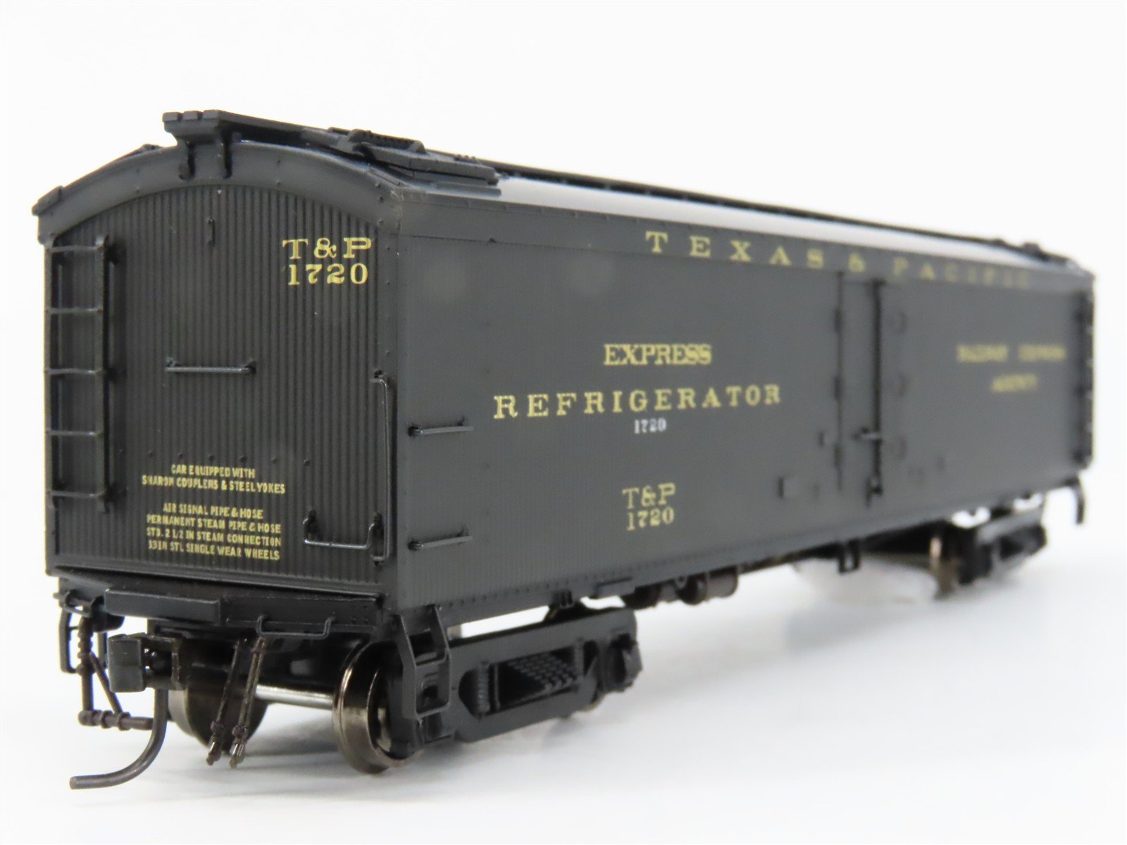 HO Scale Broadway Limited Imports 1870 T&P Texas & Pacific 53' Reefer 1720 RTR
