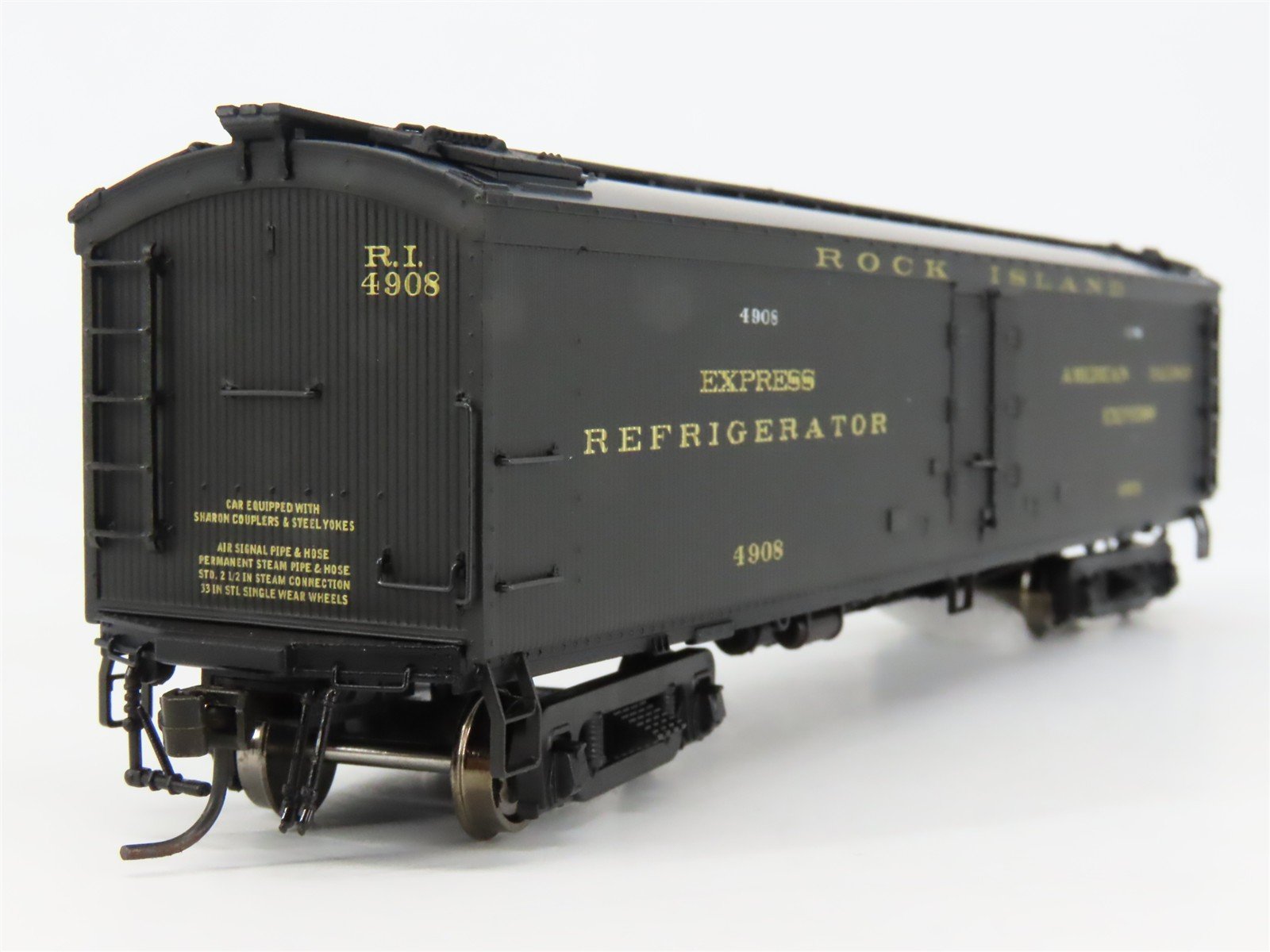 HO Scale Broadway Limited Imports 1826 RI Rock Island Reefer 4908 RTR