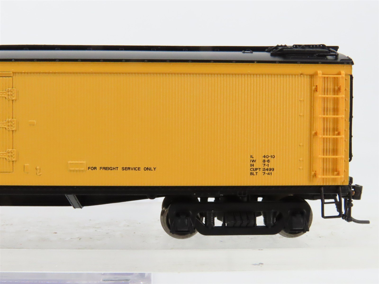 HO Scale Broadway Limited Imports 1846 URTX Reefer 3024 RTR