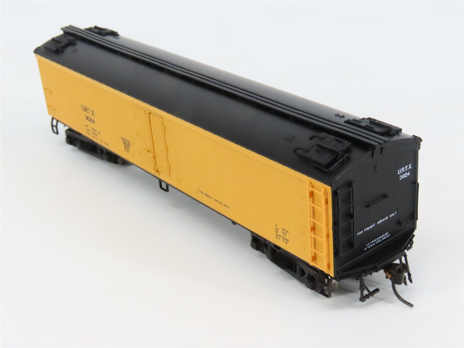 HO Scale Broadway Limited Imports 1846 URTX Reefer 3024 RTR