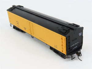 HO Scale Broadway Limited Imports 1846 URTX Reefer 3024 RTR