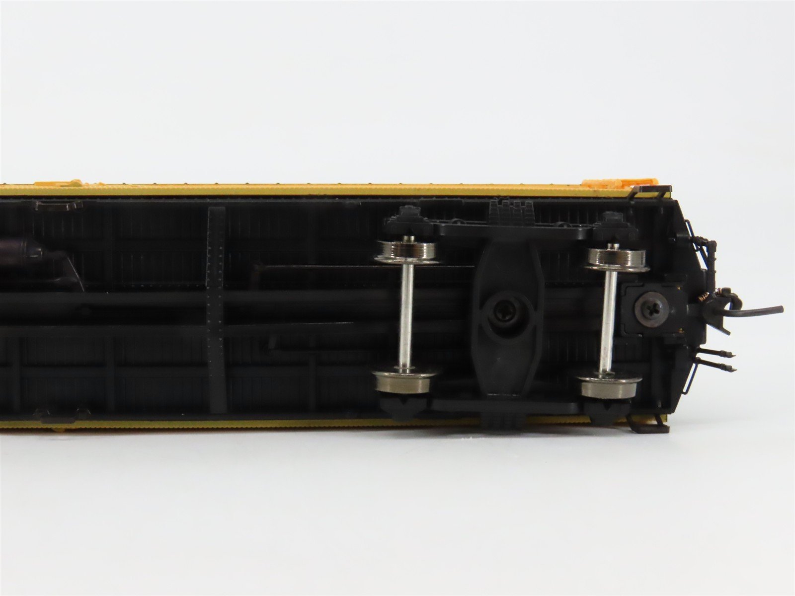 HO Scale Broadway Limited Imports 1846 URTX Reefer 3024 RTR