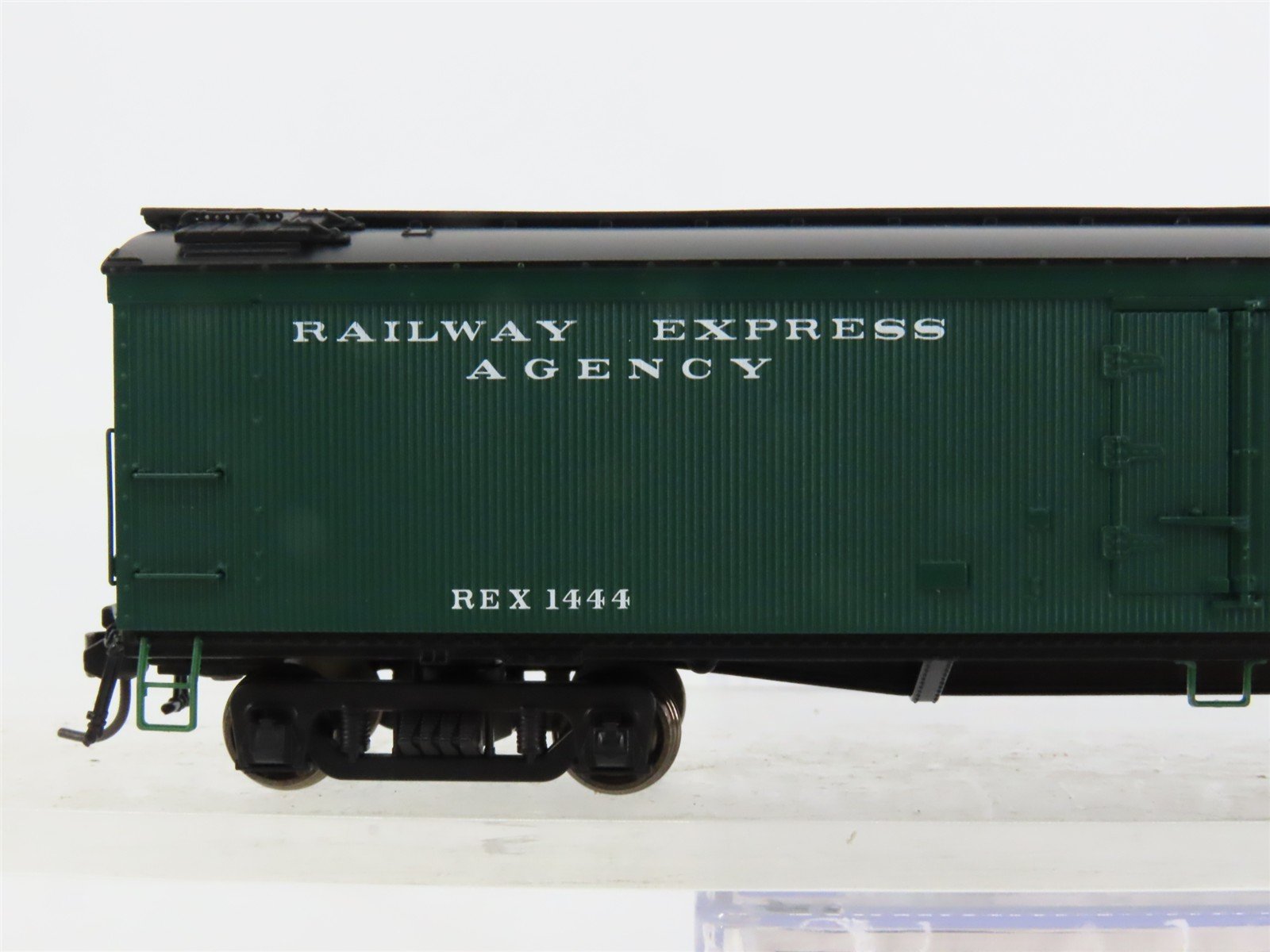 HO Scale Broadway Limited Imports 1840 REX Railway Express Agency Reefer RTR