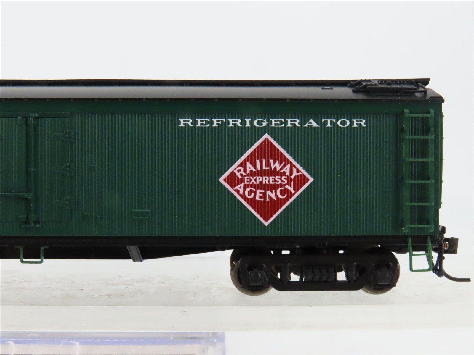 HO Scale Broadway Limited Imports 1840 REX Railway Express Agency Reefer RTR