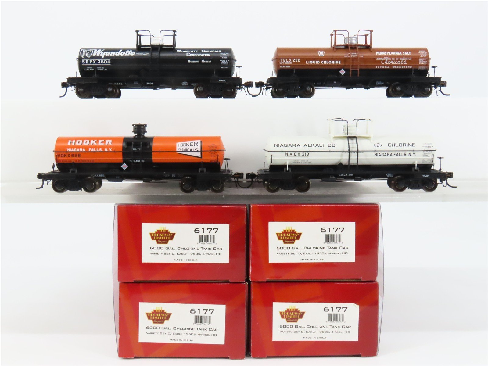 HO Scale Broadway Limited Imports 6177 6000 Gal. Chlorine Tank Car 4-Pack RTR
