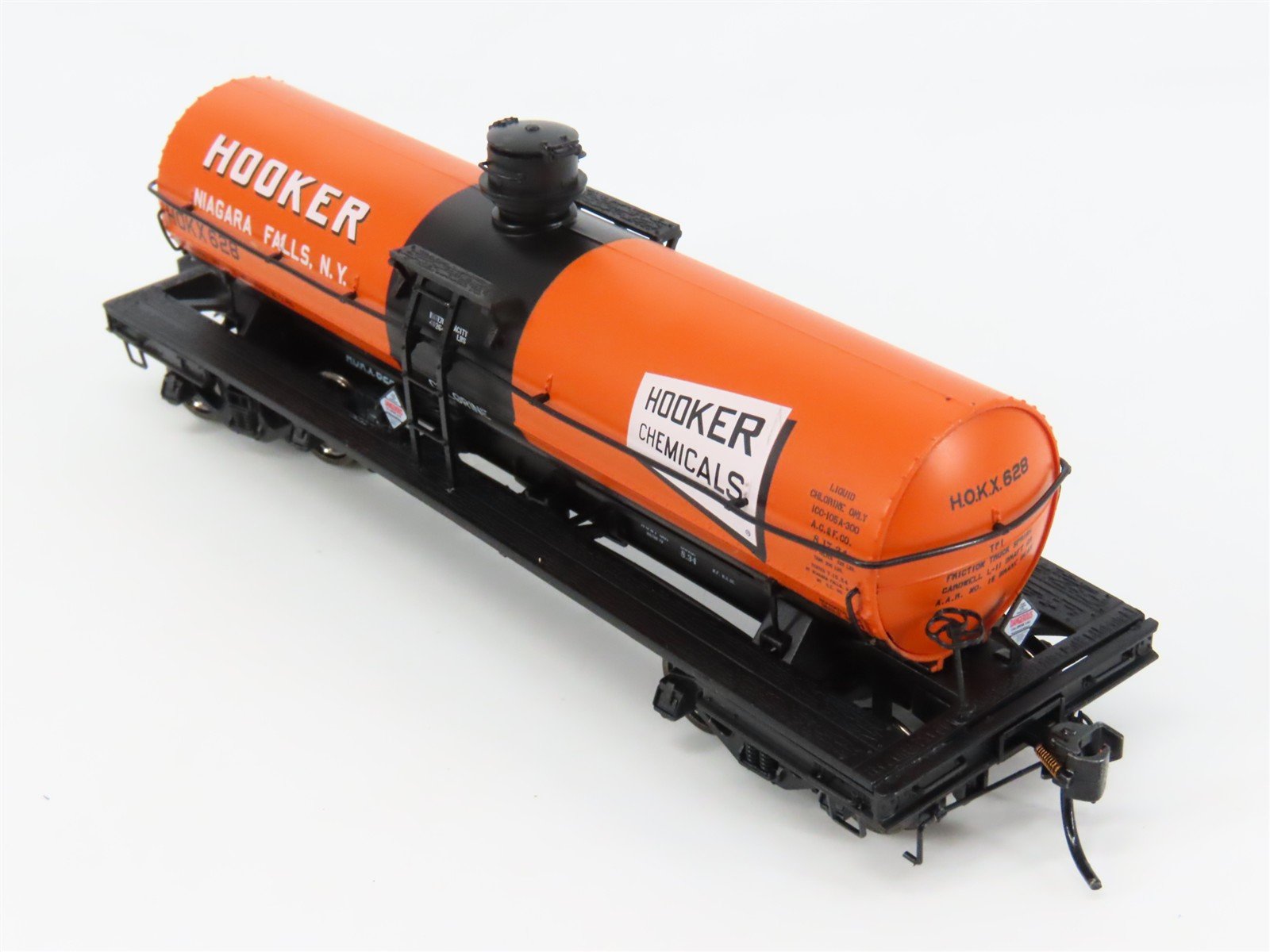 HO Scale Broadway Limited Imports 6177 6000 Gal. Chlorine Tank Car 4-Pack RTR