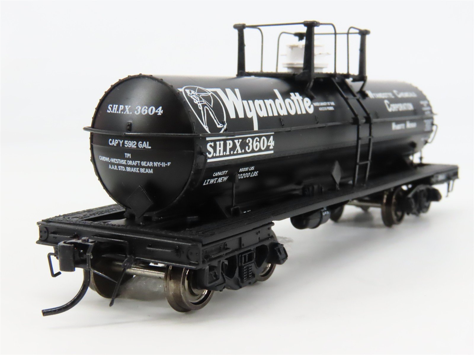HO Scale Broadway Limited Imports 6177 6000 Gal. Chlorine Tank Car 4-Pack RTR