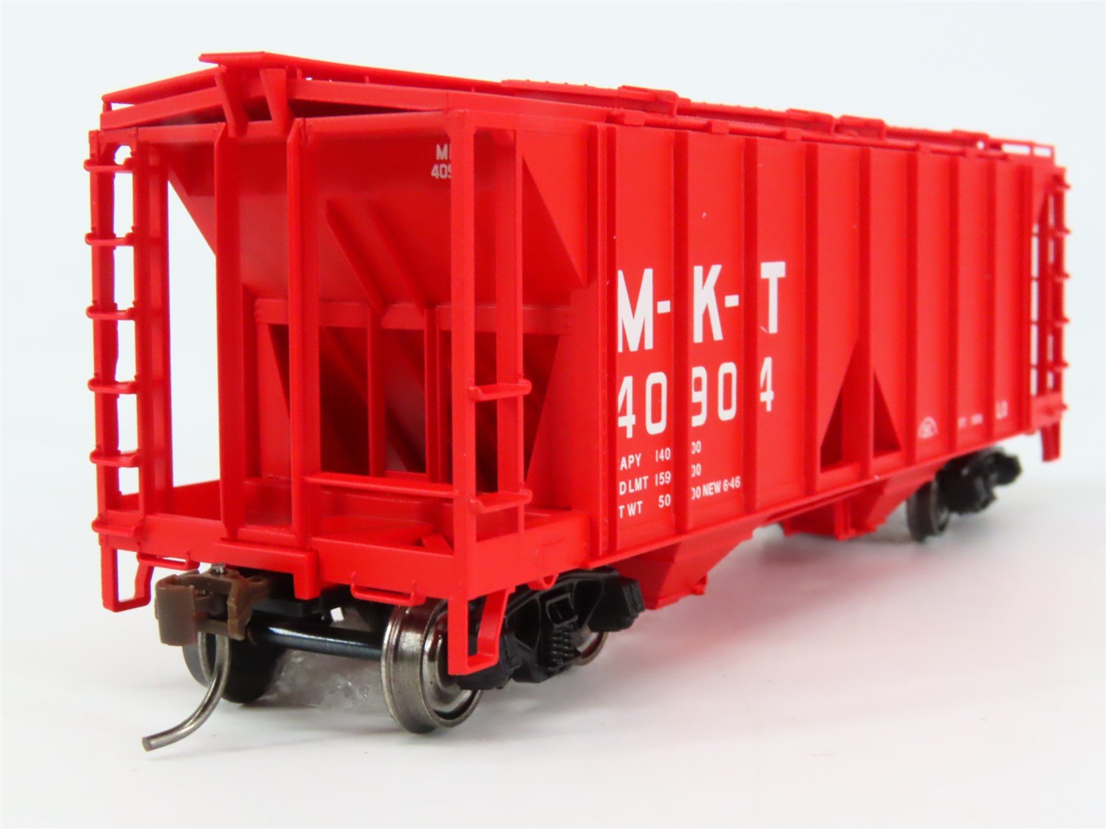 HO Scale Bowser 41323 MKT Missouri-Kansas-Texas 2-Bay Covered Hopper 40904 RTR