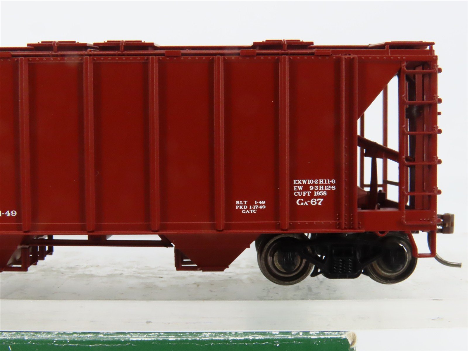 HO Scale Bowser 41308 ATSF Santa Fe 2-Bay Covered Hopper 181553 RTR