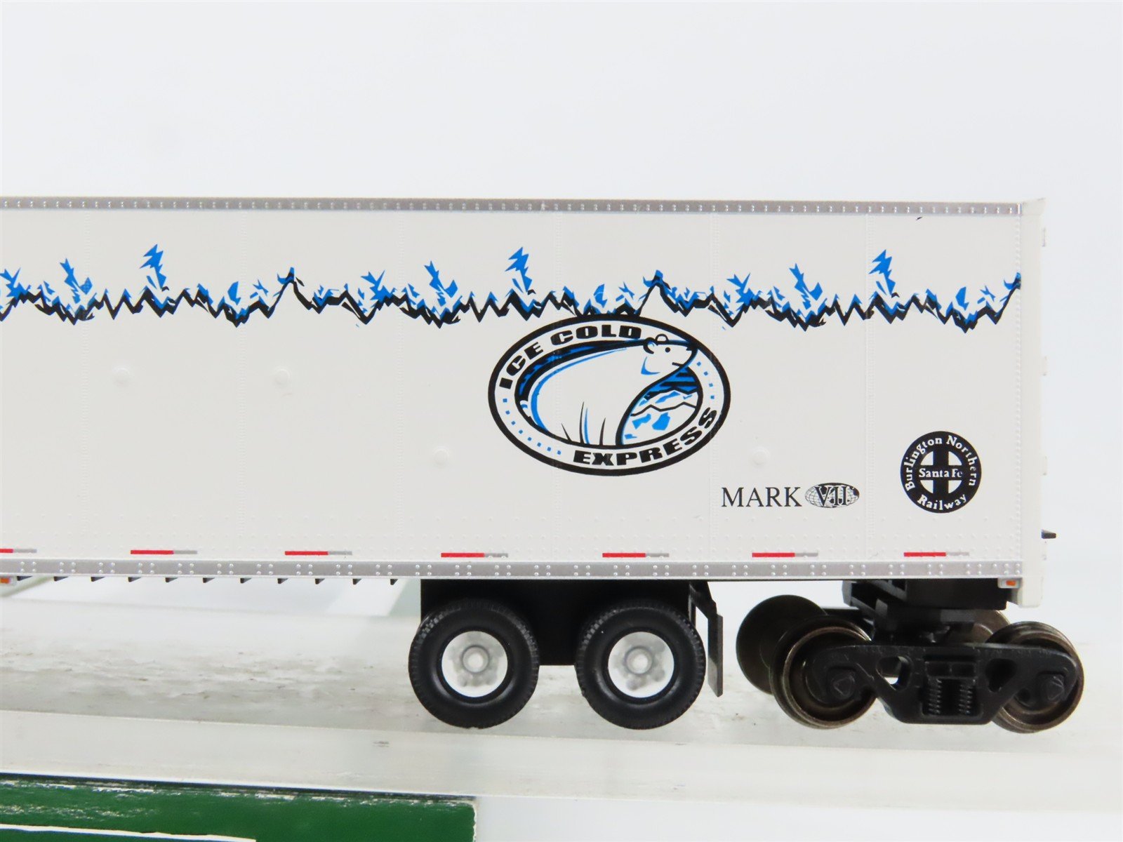 HO Scale Bowser 40857 BNSF Railway 53' 53' DuraPlate RoadRailer 530092 RTR