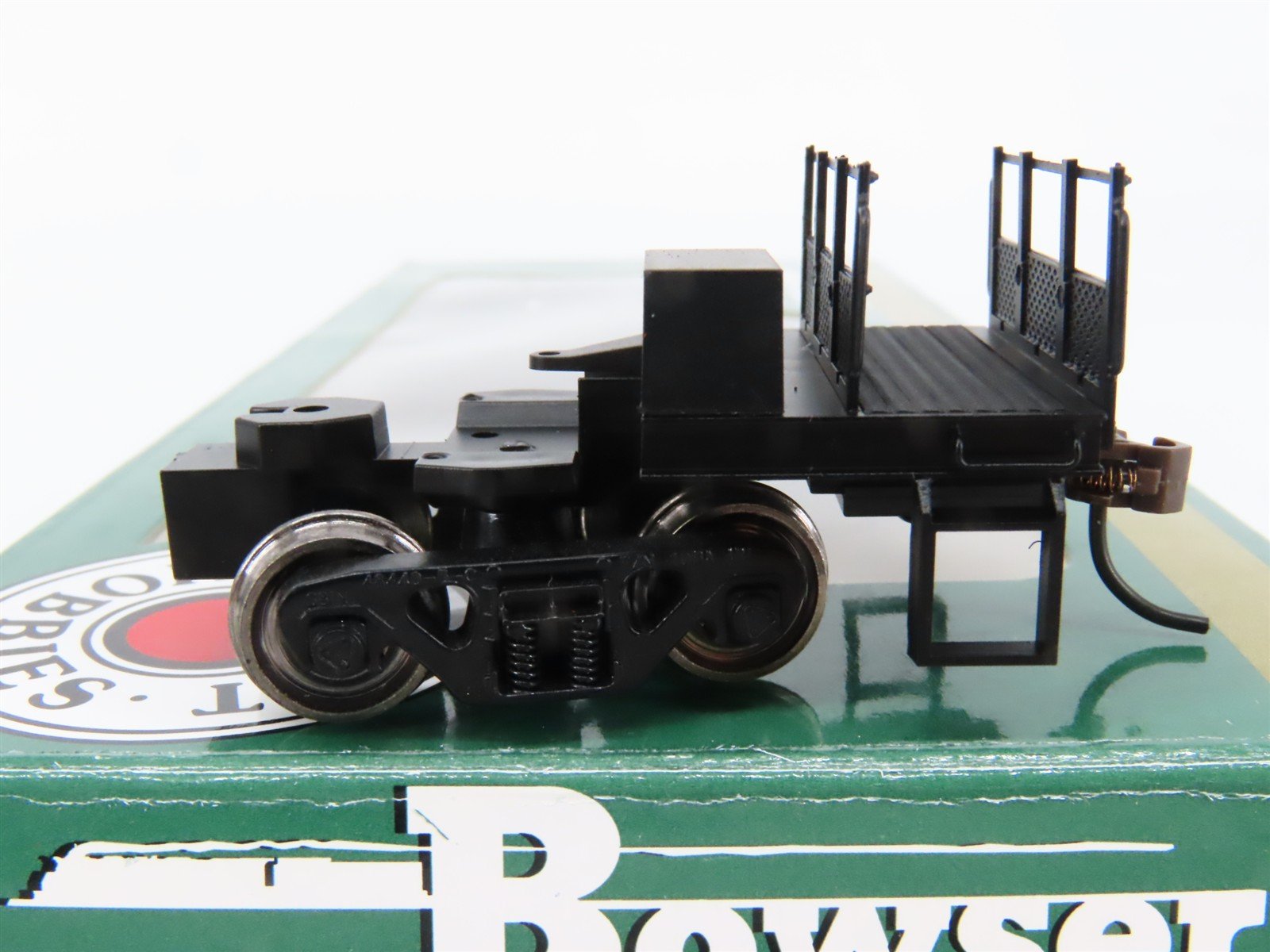 HO Scale Bowser 40300 CouplerMate with Railing and Steps RTR