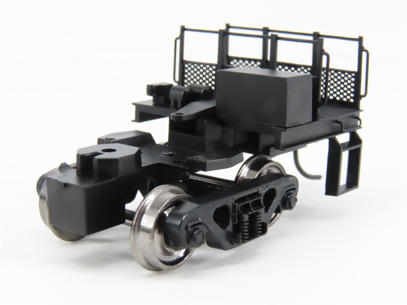 HO Scale Bowser 40300 CouplerMate with Railing and Steps RTR