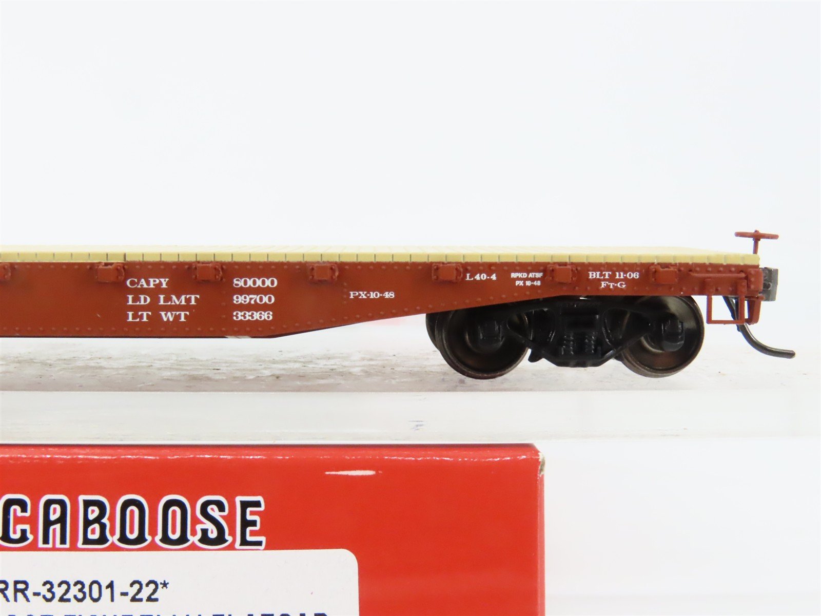 HO Scale Red Caboose RR-32301-22 ATSF Santa Fe 40' Fishbelly Flat Car 93293 RTR