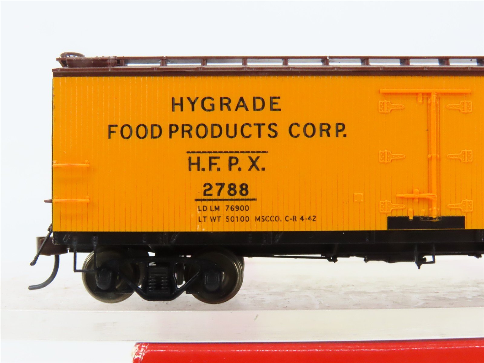 HO Scale Red Caboose RR-31007-2 HFPX Hygrade Food Products Reefer 2788 RTR