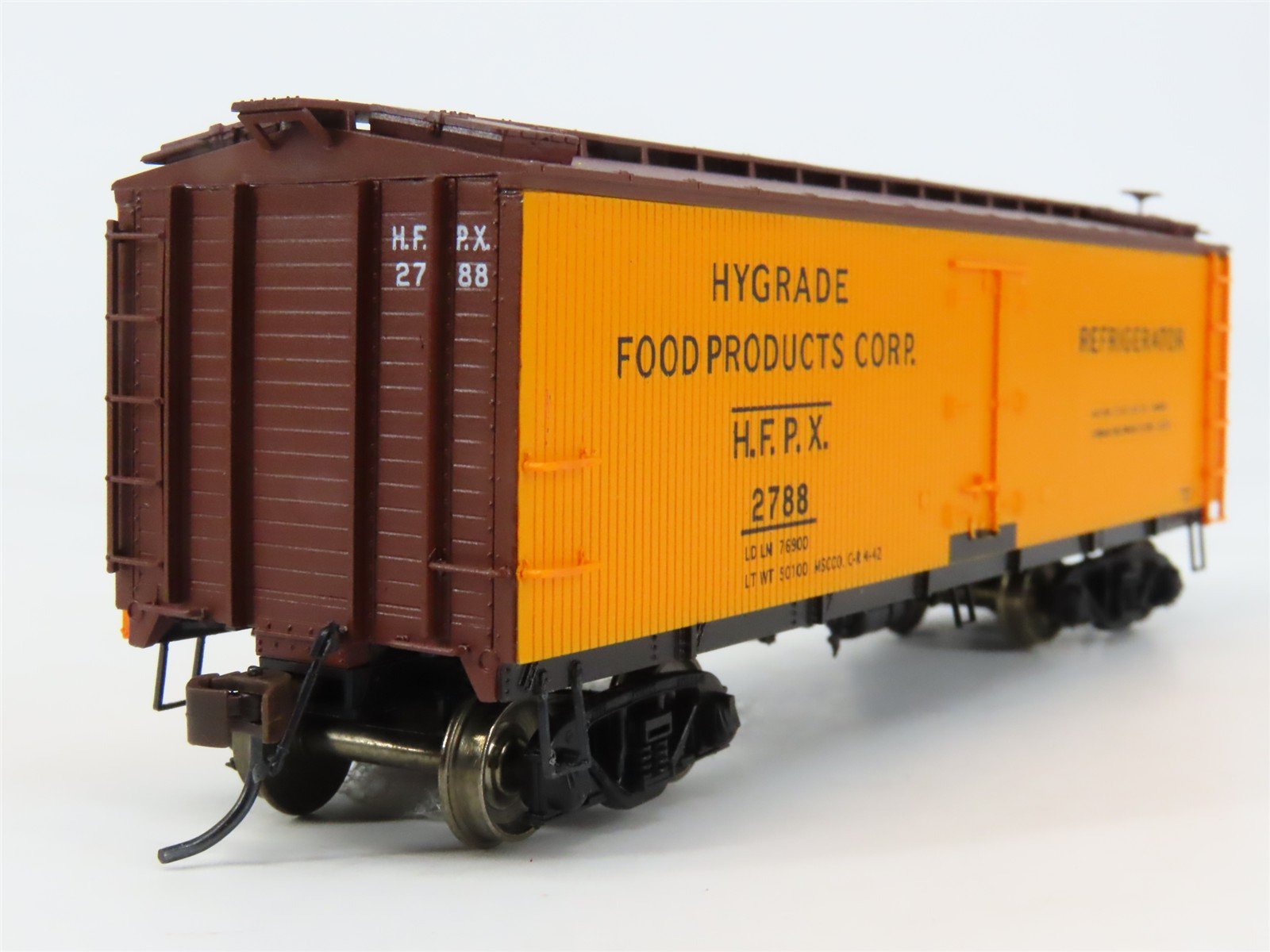 HO Scale Red Caboose RR-31007-2 HFPX Hygrade Food Products Reefer 2788 RTR