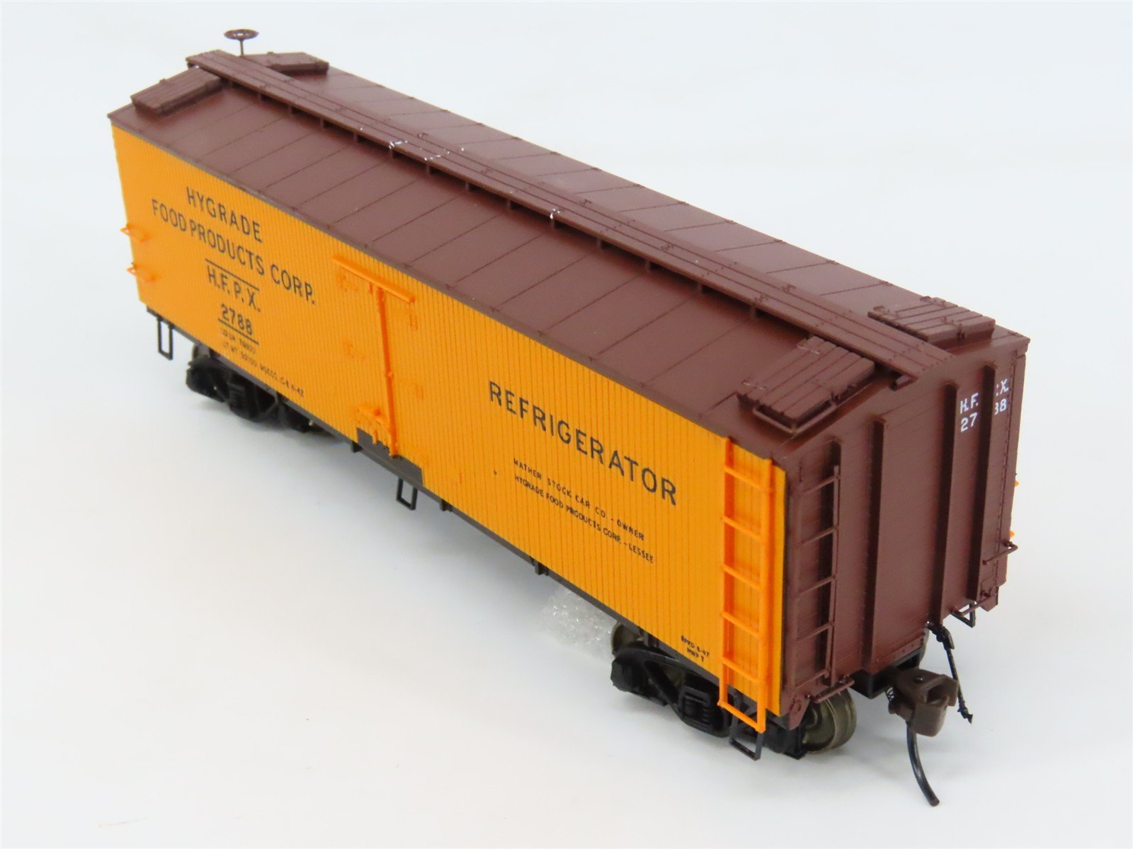 HO Scale Red Caboose RR-31007-2 HFPX Hygrade Food Products Reefer 2788 RTR