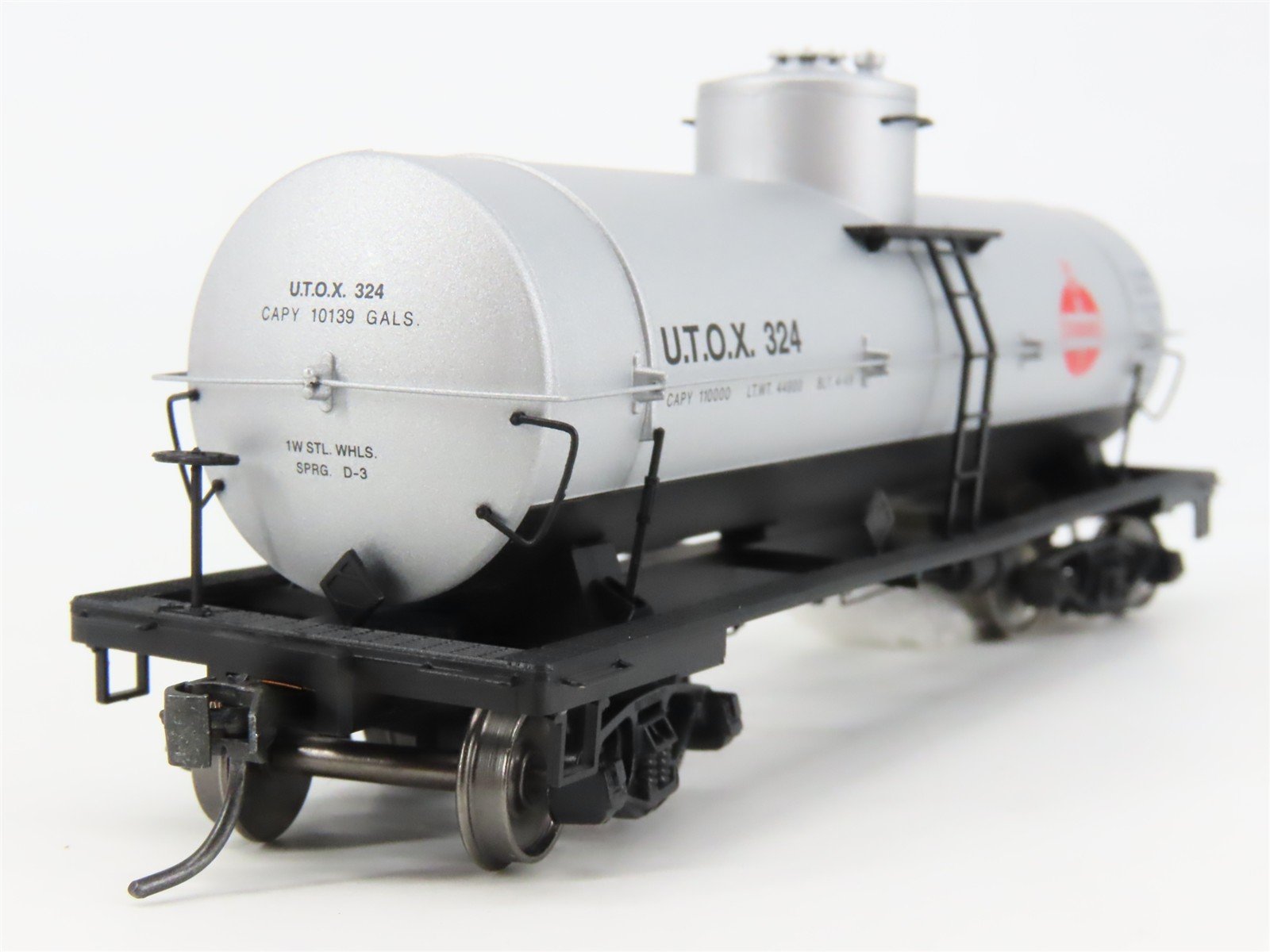 HO Scale Red Caboose RR-33051-11* UTOX Standard Oil Tank Car 324 RTR