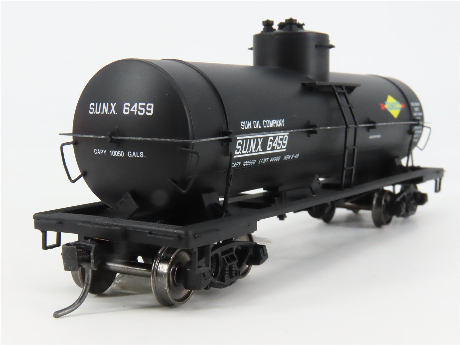HO Scale Red Caboose RR-33011-49 SUNX Sunoco Tank Car 6459 RTR