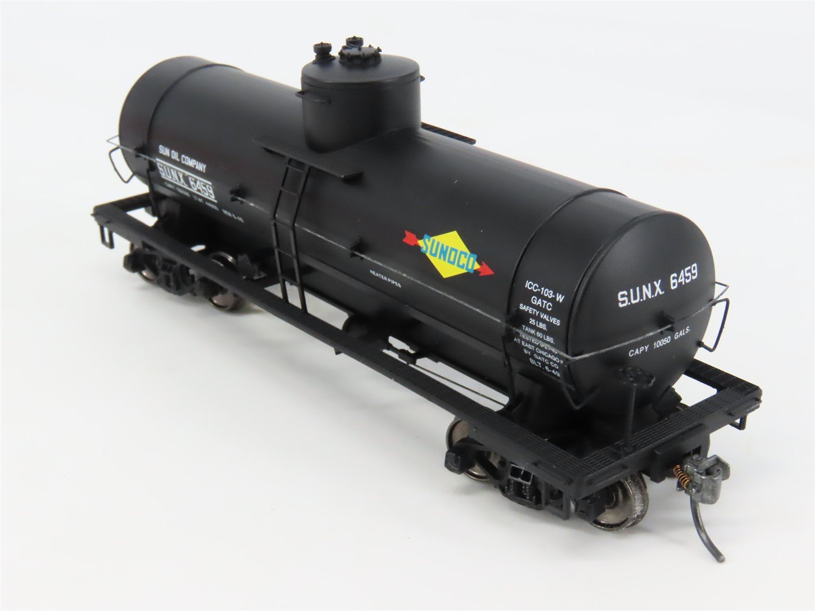 HO Scale Red Caboose RR-33011-49 SUNX Sunoco Tank Car 6459 RTR
