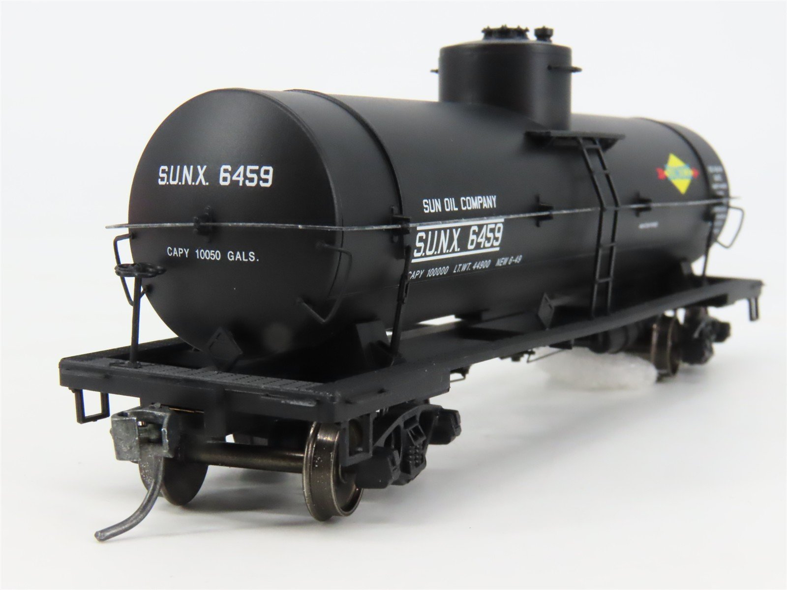 HO Scale Red Caboose RR-33011-49 SUNX Sunoco Tank Car 6459 RTR