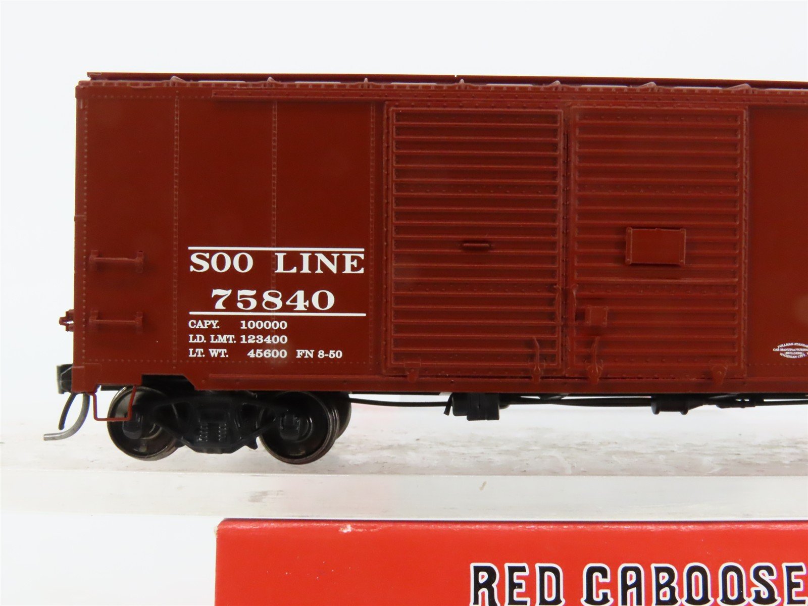 HO Scale Red Caboose RR-38506-33 Soo Line 40' Box Car 75840 RTR
