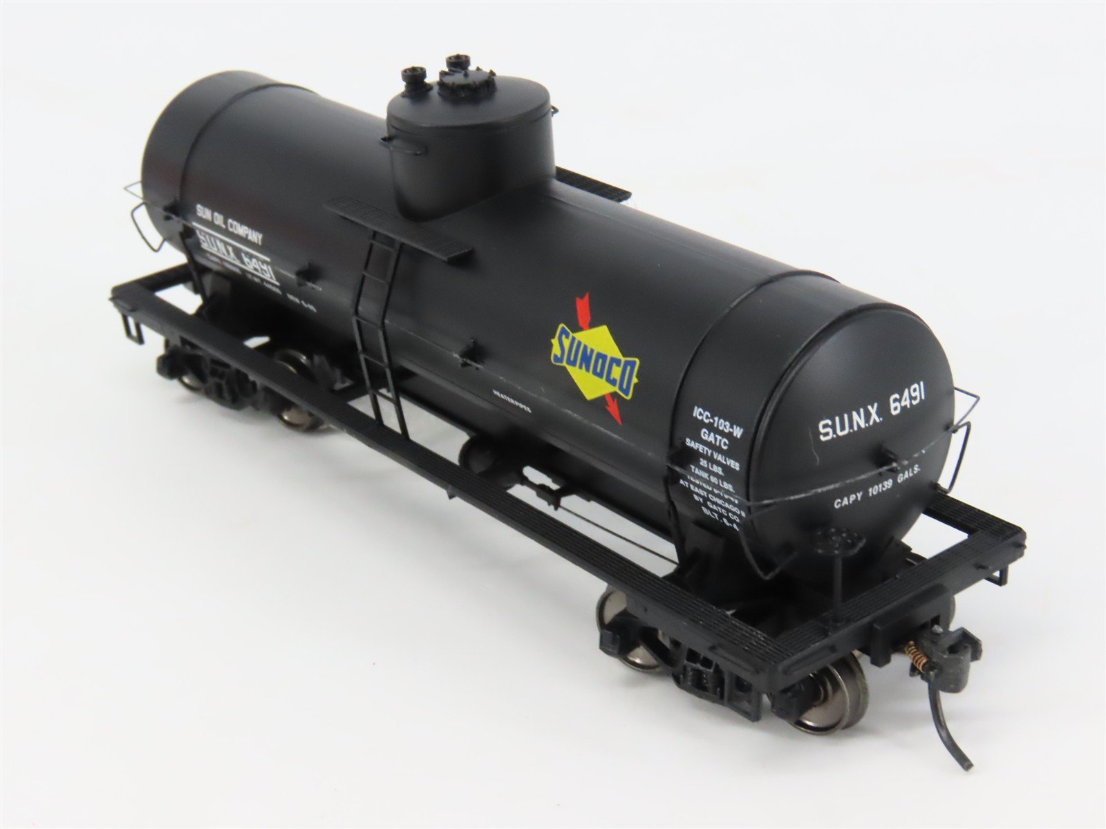 HO Scale Red Caboose RR-33010-54* SUNX Sunoco Tank Car 6491 RTR