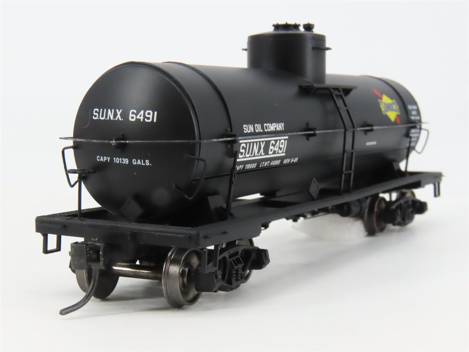 HO Scale Red Caboose RR-33010-54* SUNX Sunoco Tank Car 6491 RTR