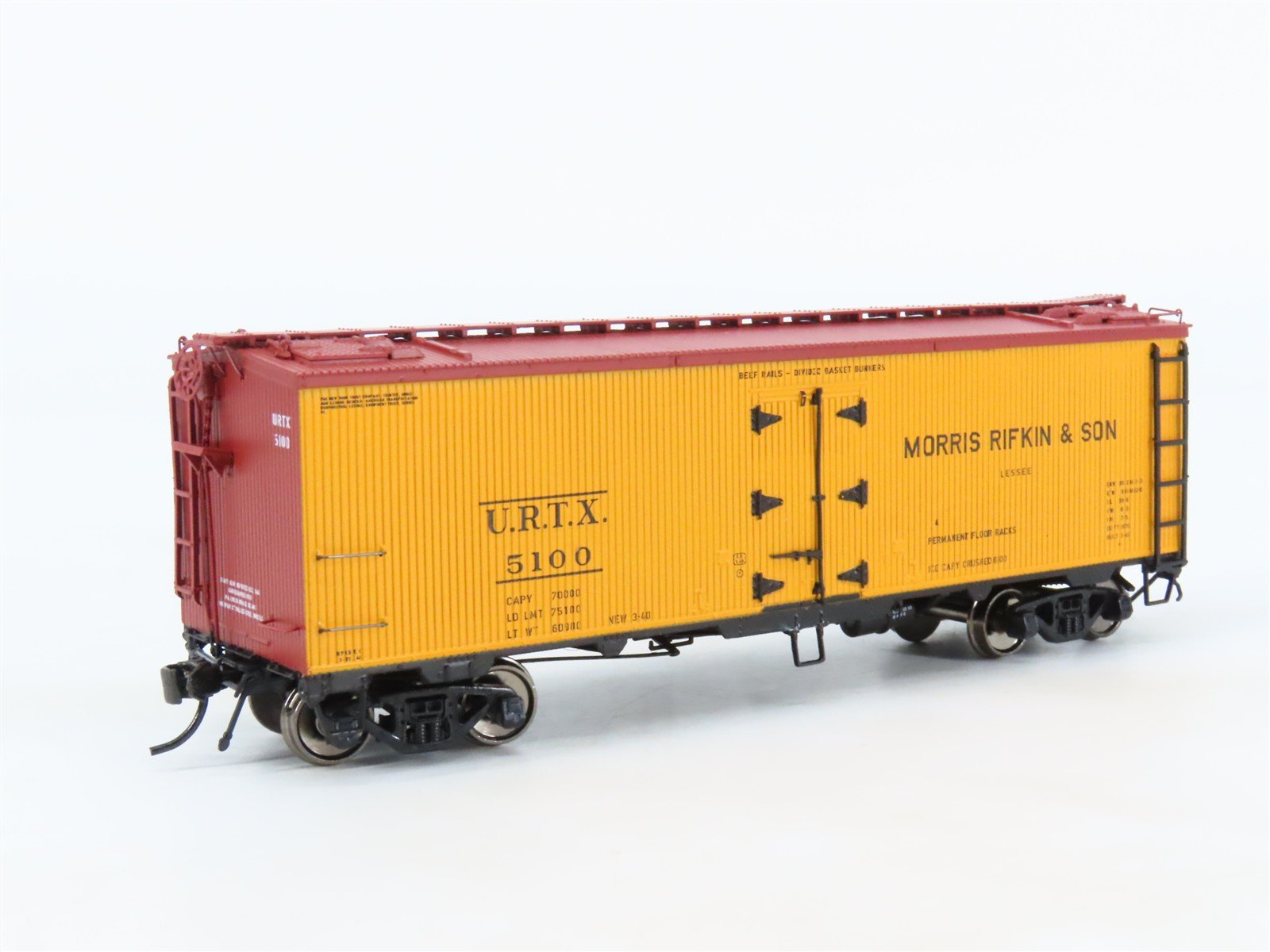 HO Scale Rapido 12105-1 URTX Morris Rifkin & Son 37' Meat Reefer #5100