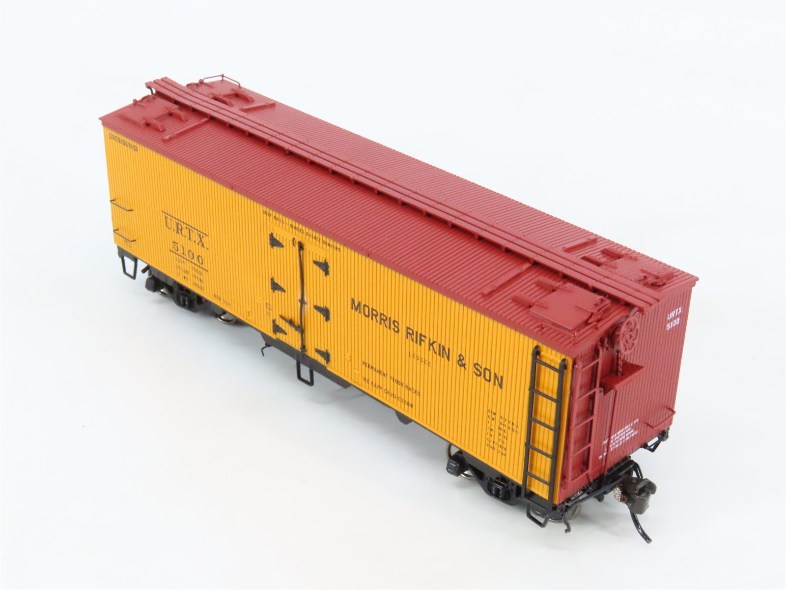 HO Scale Rapido 12105-1 URTX Morris Rifkin & Son 37' Meat Reefer #5100