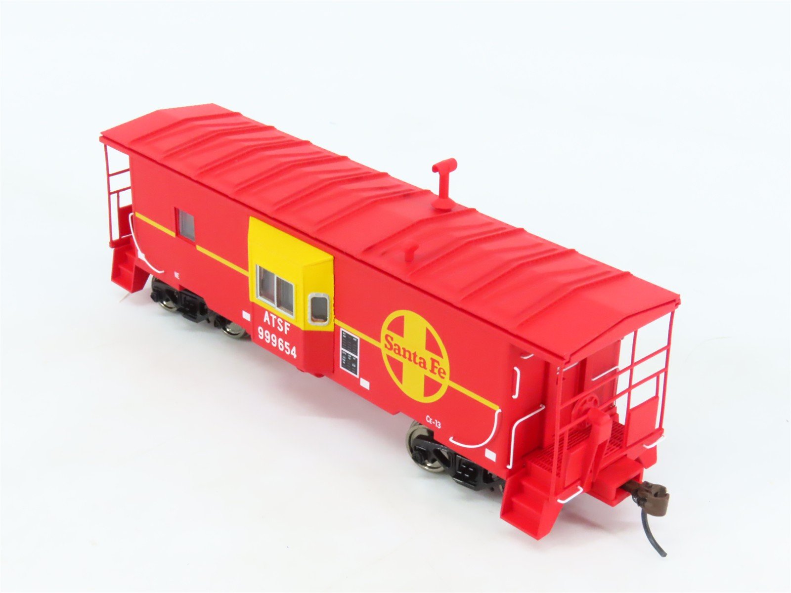 HO Scale Walthers Platinum Line 932-7626 ATSF Santa Fe Bay Window Caboose 999654