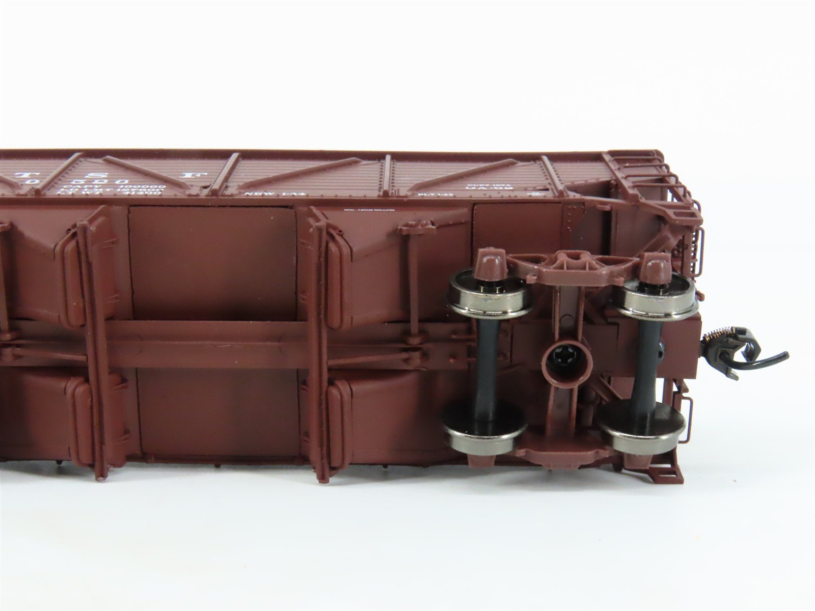 HO Scale Walthers Platinum Line 932-42301 ATSF Santa Fe 2-Bay Open Hopper 180526