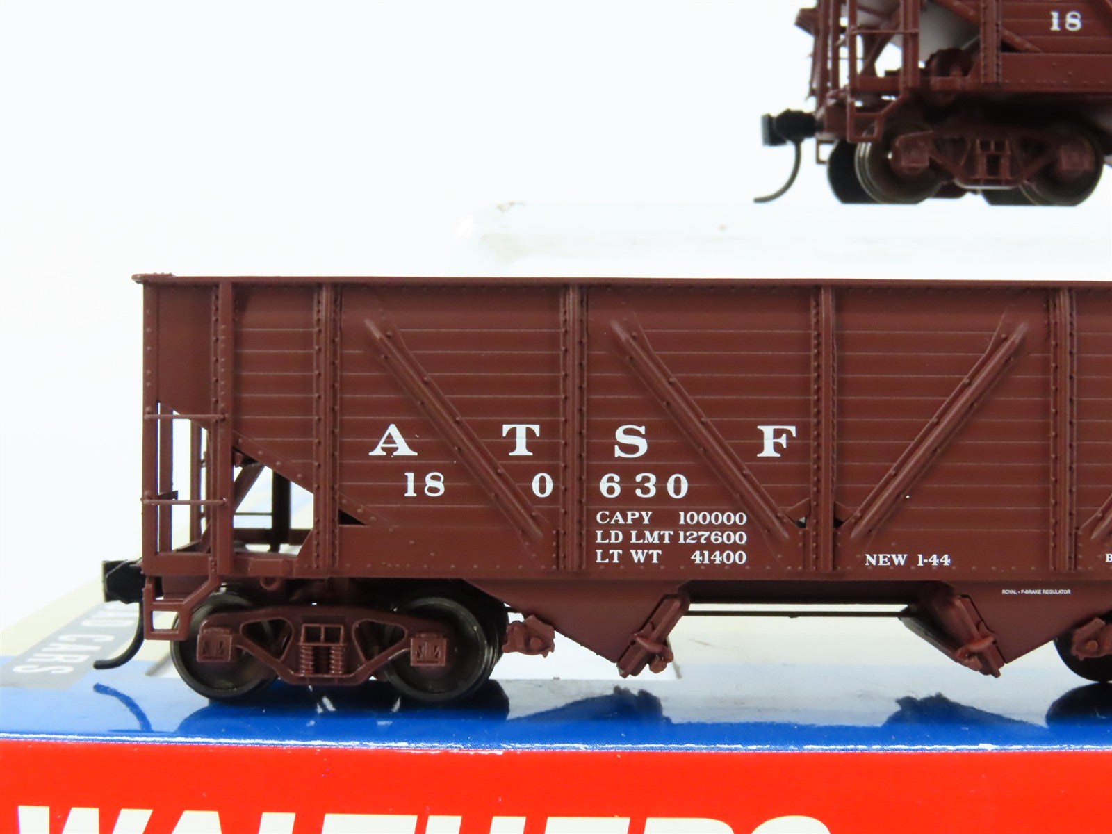 HO Scale Walthers Platinum Line 932-342301 ATSF Santa Fe 2-Bay Open Hopper 3-Pk.