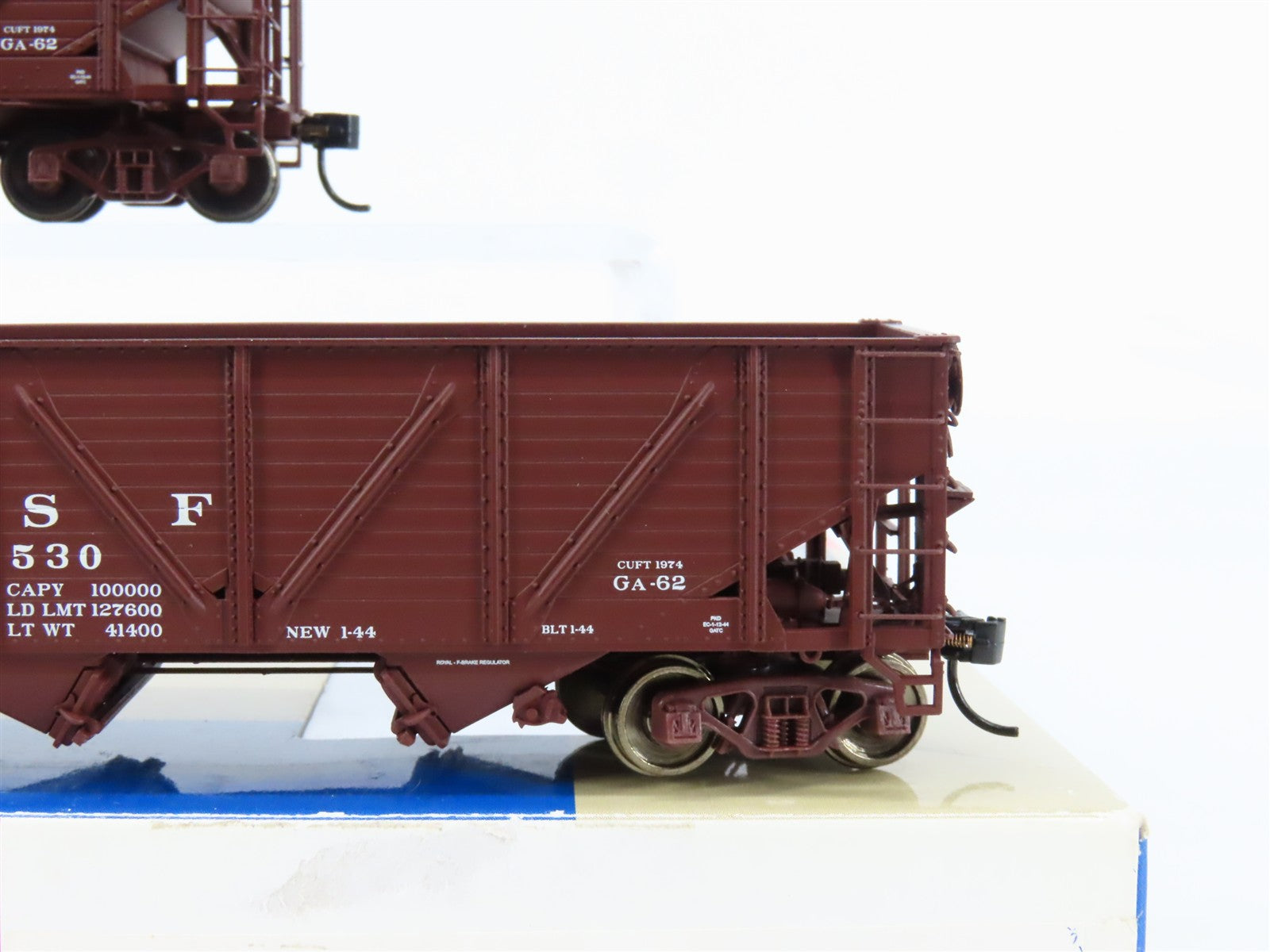 HO Scale Walthers Platinum Line 932-342301 ATSF Santa Fe 2-Bay Open Hopper 3-Pk.