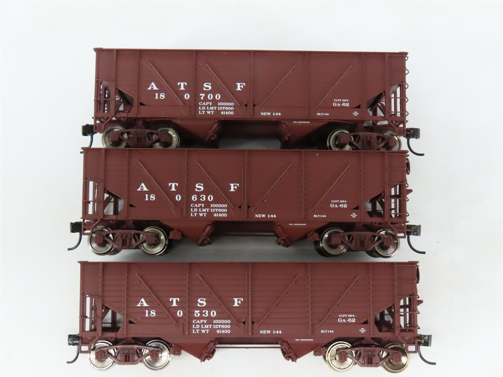 HO Scale Walthers Platinum Line 932-342301 ATSF Santa Fe 2-Bay Open Hopper 3-Pk.