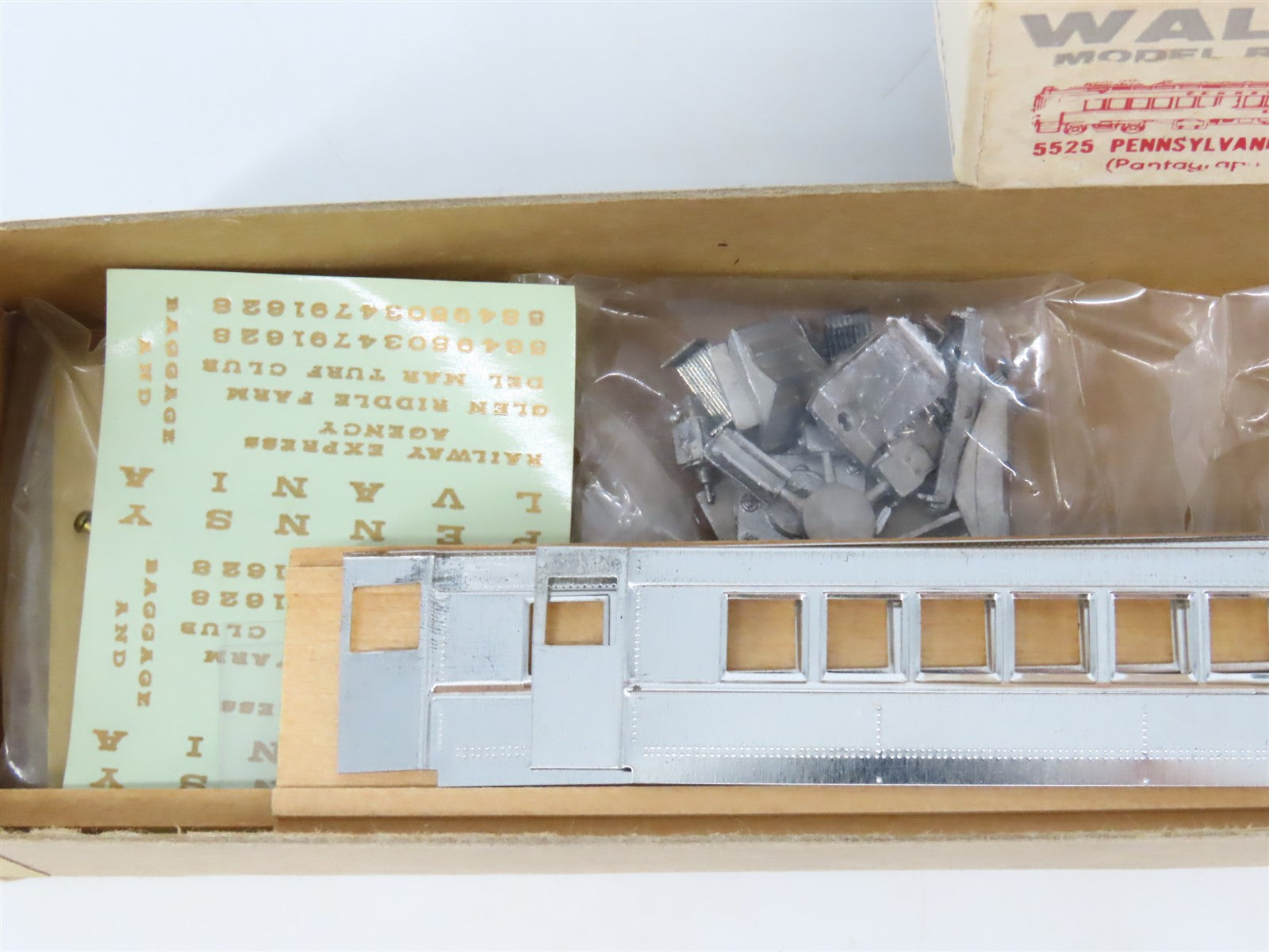 HO Walthers Kit 5525 Undecorated PRR MU Coach Electric Rail Car - UNPOWERED