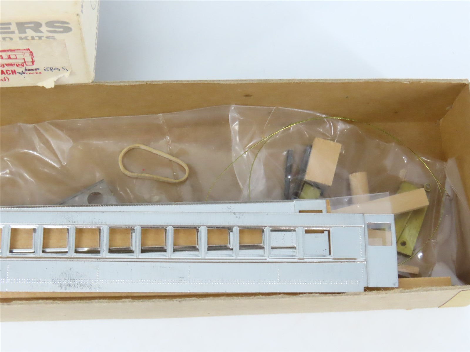 HO Walthers Kit 5525 Undecorated PRR MU Coach Electric Rail Car - UNPOWERED