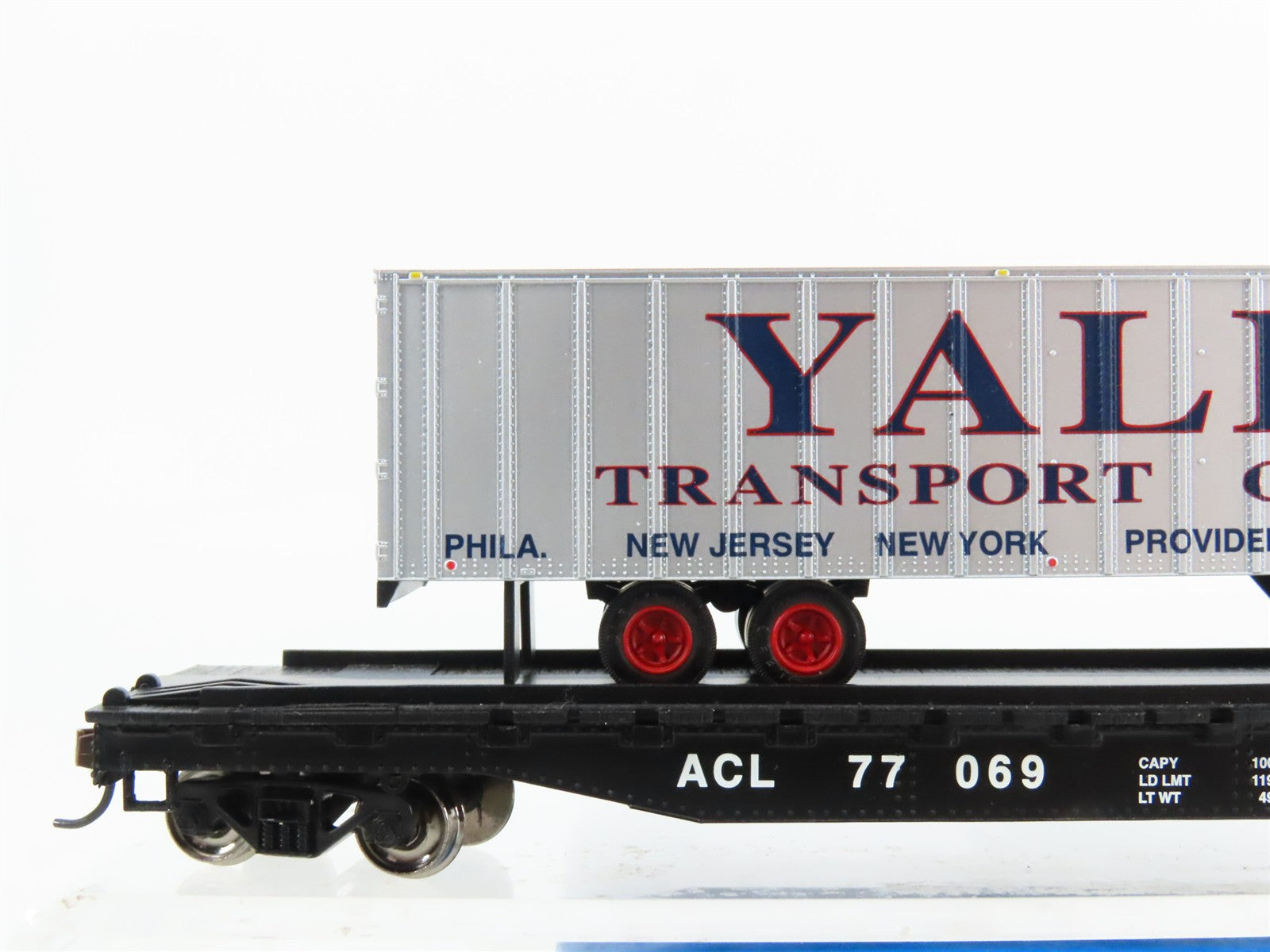 HO Scale Bachmann Silver Series 16705 ACL Flat Car #77069 w/ Yale Trailer