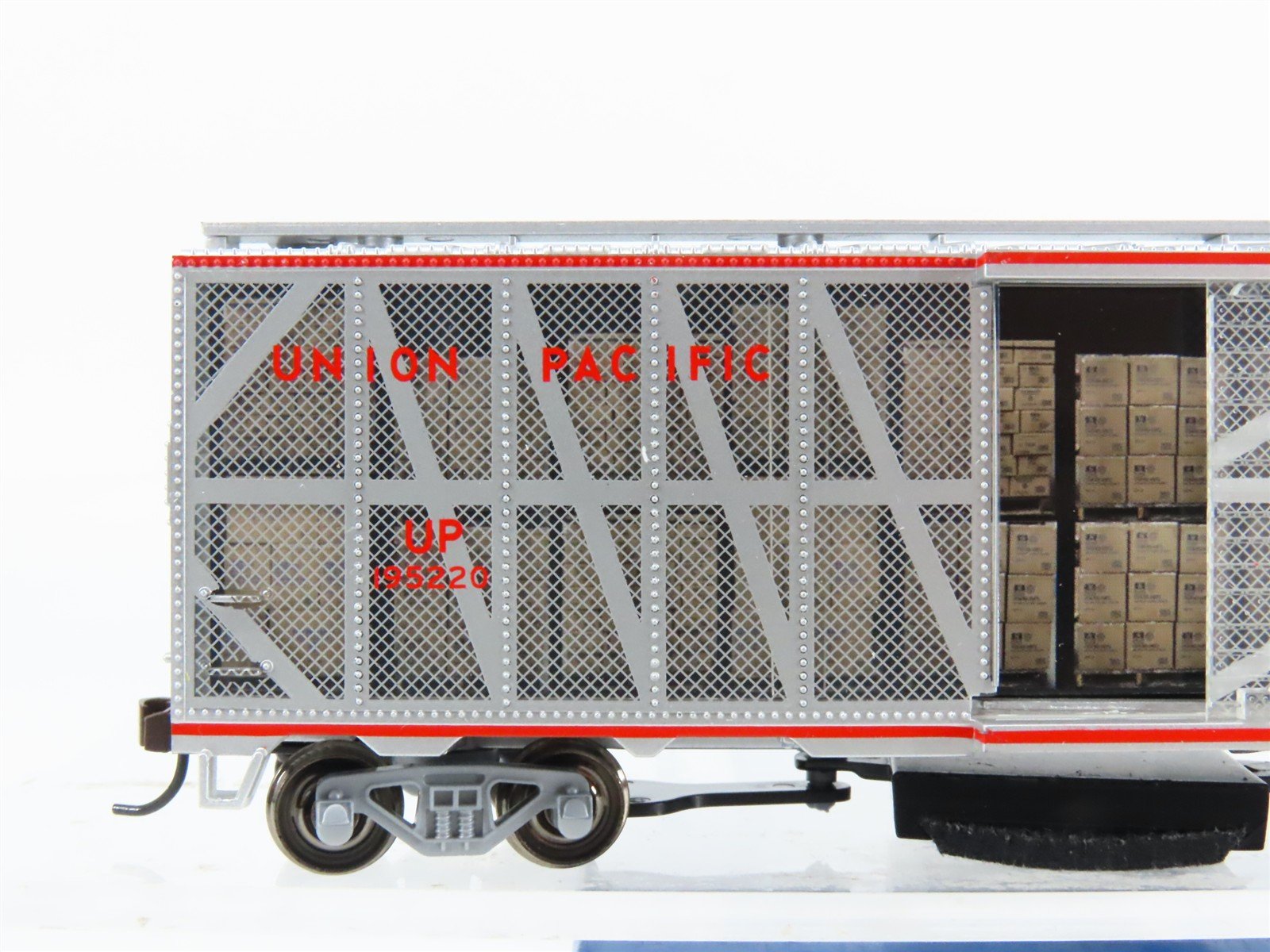 HO Bachmann Silver Series 16316 UP Track Cleaning Damage Control Box Car #195220